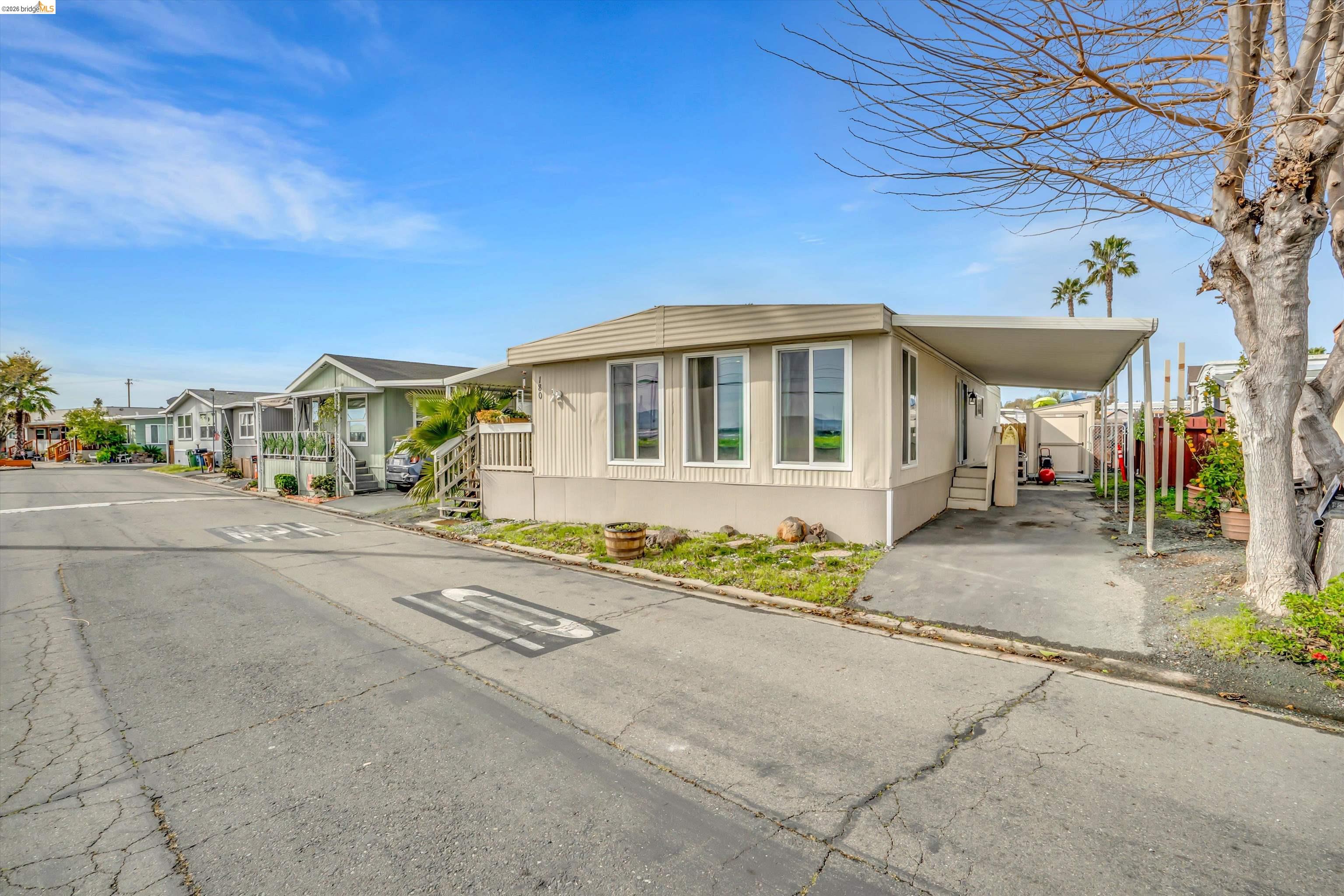 Detail Gallery Image 2 of 25 For 180 Algiers Circle, Pacheco,  CA 94553 - 2 Beds | 2 Baths