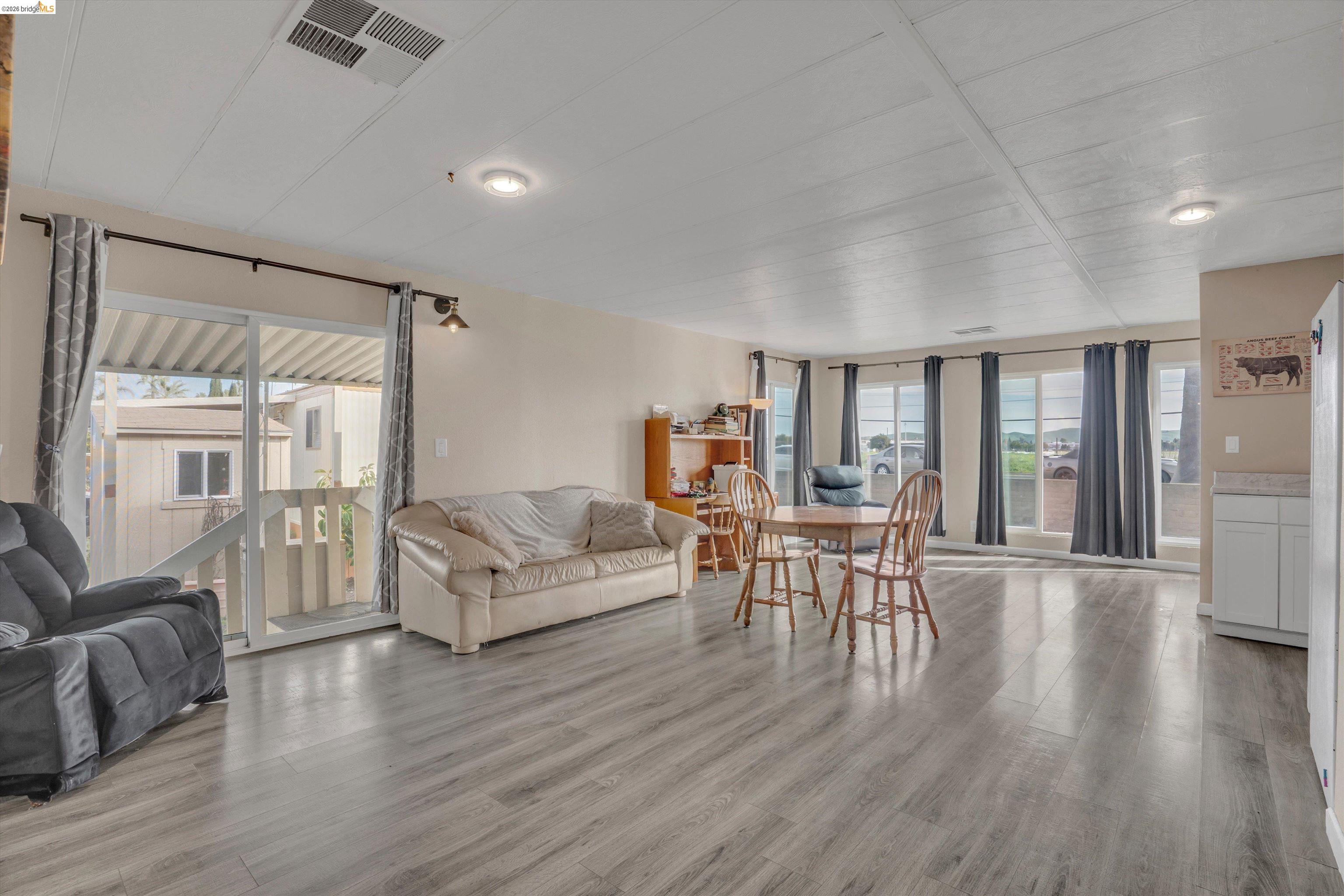 Detail Gallery Image 6 of 25 For 180 Algiers Circle, Pacheco,  CA 94553 - 2 Beds | 2 Baths