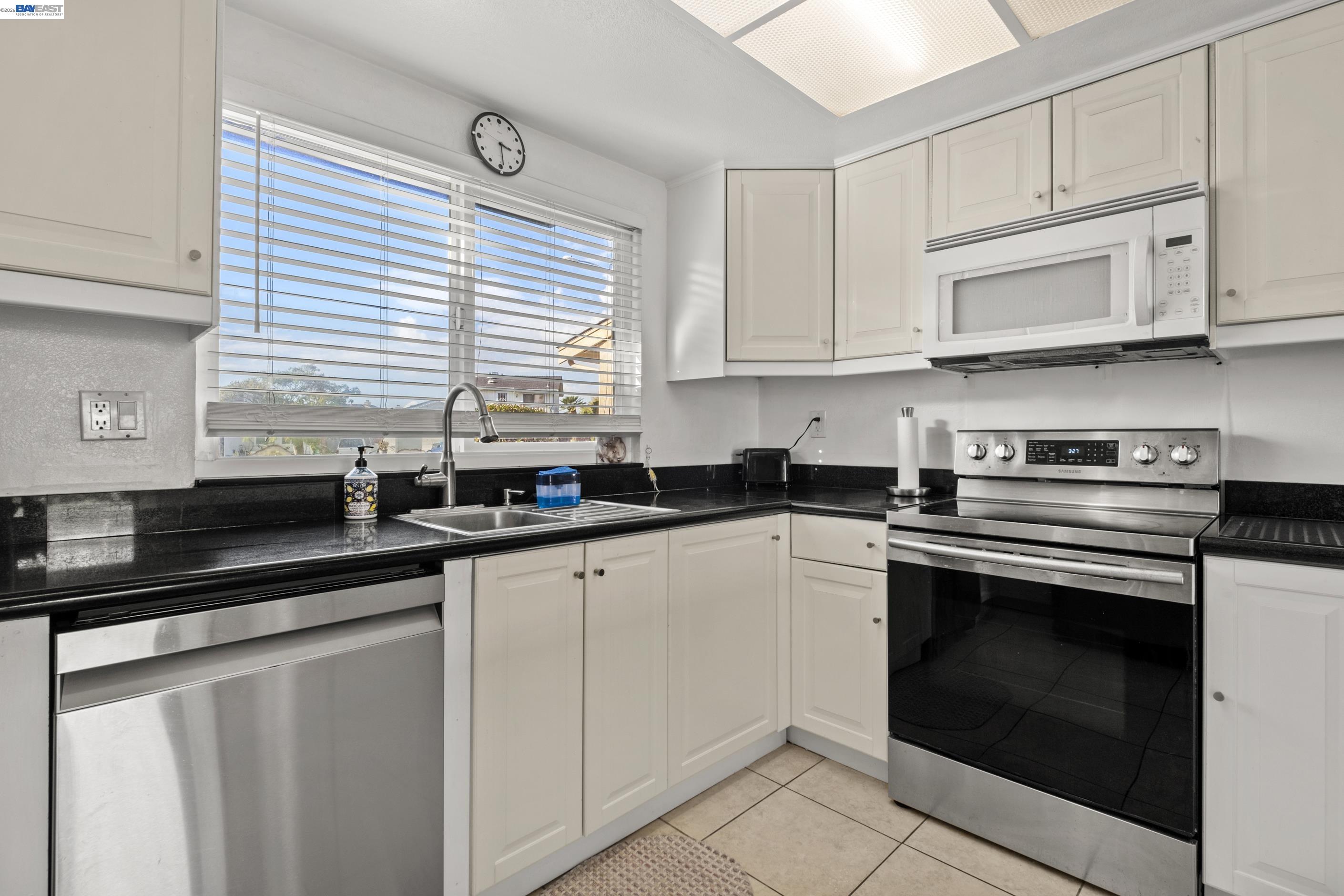 Detail Gallery Image 11 of 38 For 3138 Chimney Ct, Union City,  CA 94587 - 4 Beds | 2 Baths