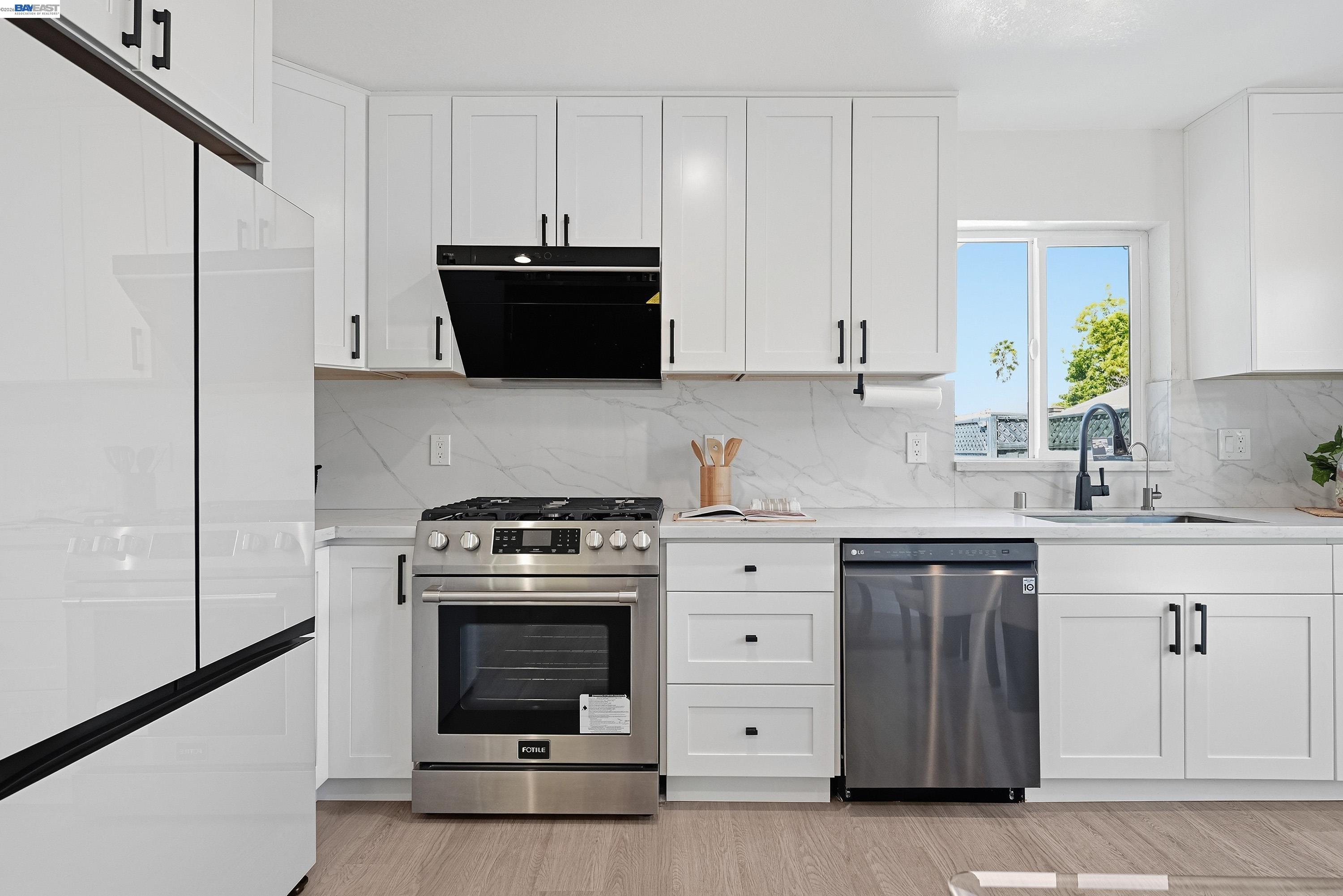 Detail Gallery Image 11 of 30 For 2498 Peachtree Ln, San Jose,  CA 95128 - 3 Beds | 2 Baths