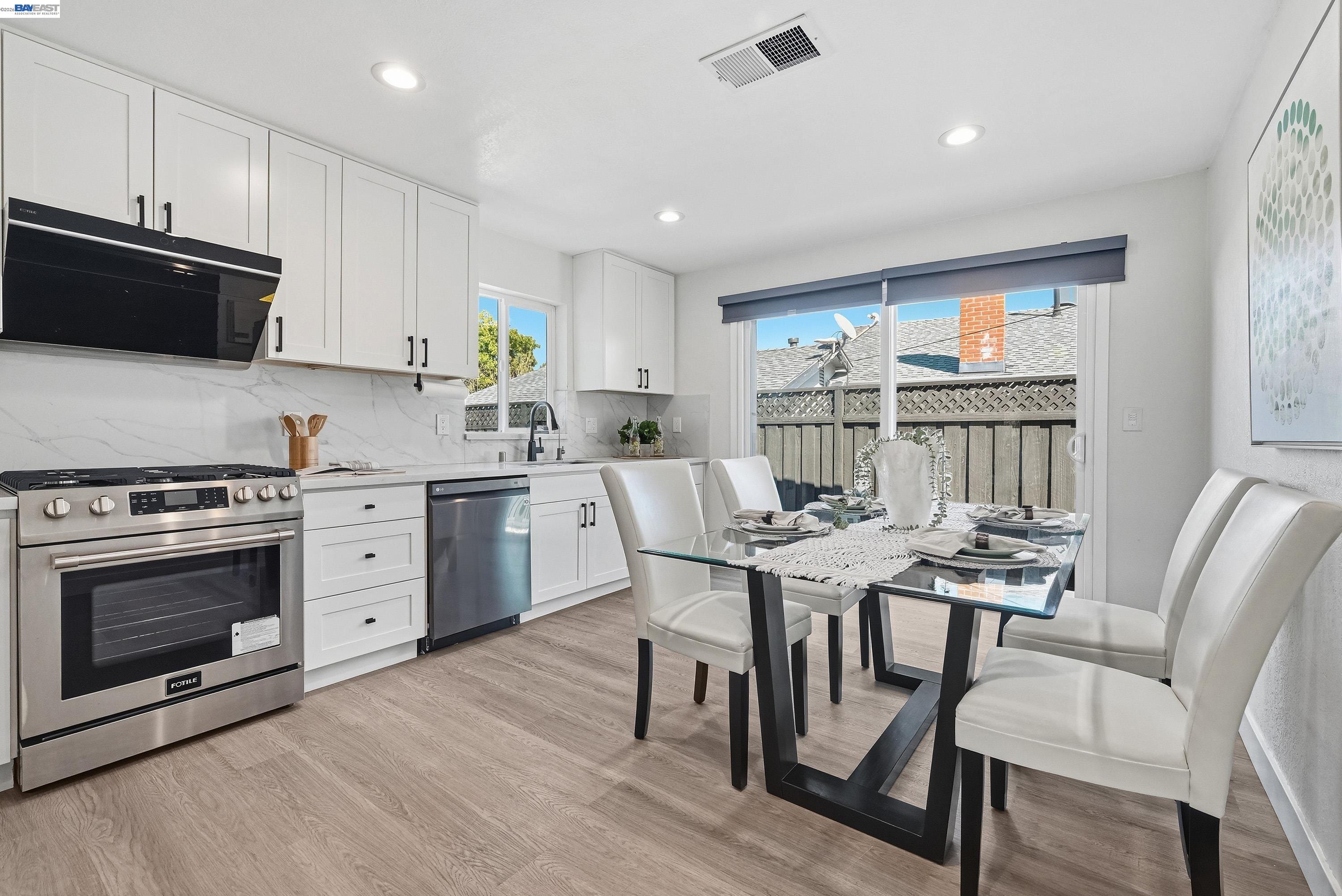 Detail Gallery Image 6 of 30 For 2498 Peachtree Ln, San Jose,  CA 95128 - 3 Beds | 2 Baths