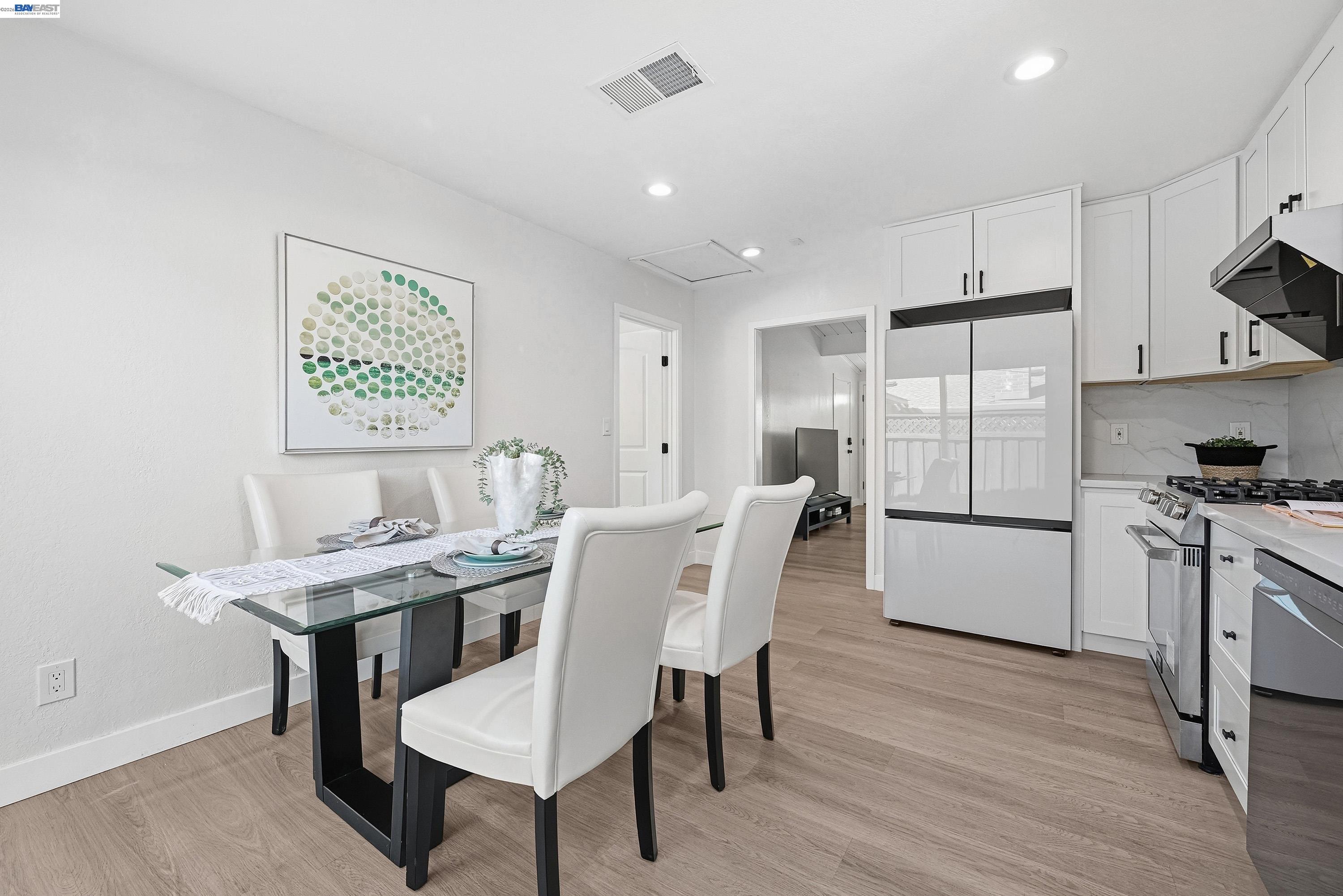 Detail Gallery Image 8 of 30 For 2498 Peachtree Ln, San Jose,  CA 95128 - 3 Beds | 2 Baths