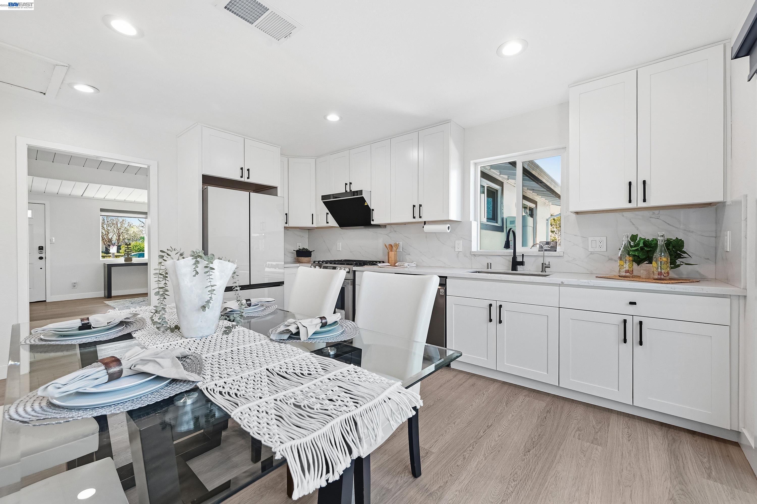 Detail Gallery Image 9 of 30 For 2498 Peachtree Ln, San Jose,  CA 95128 - 3 Beds | 2 Baths