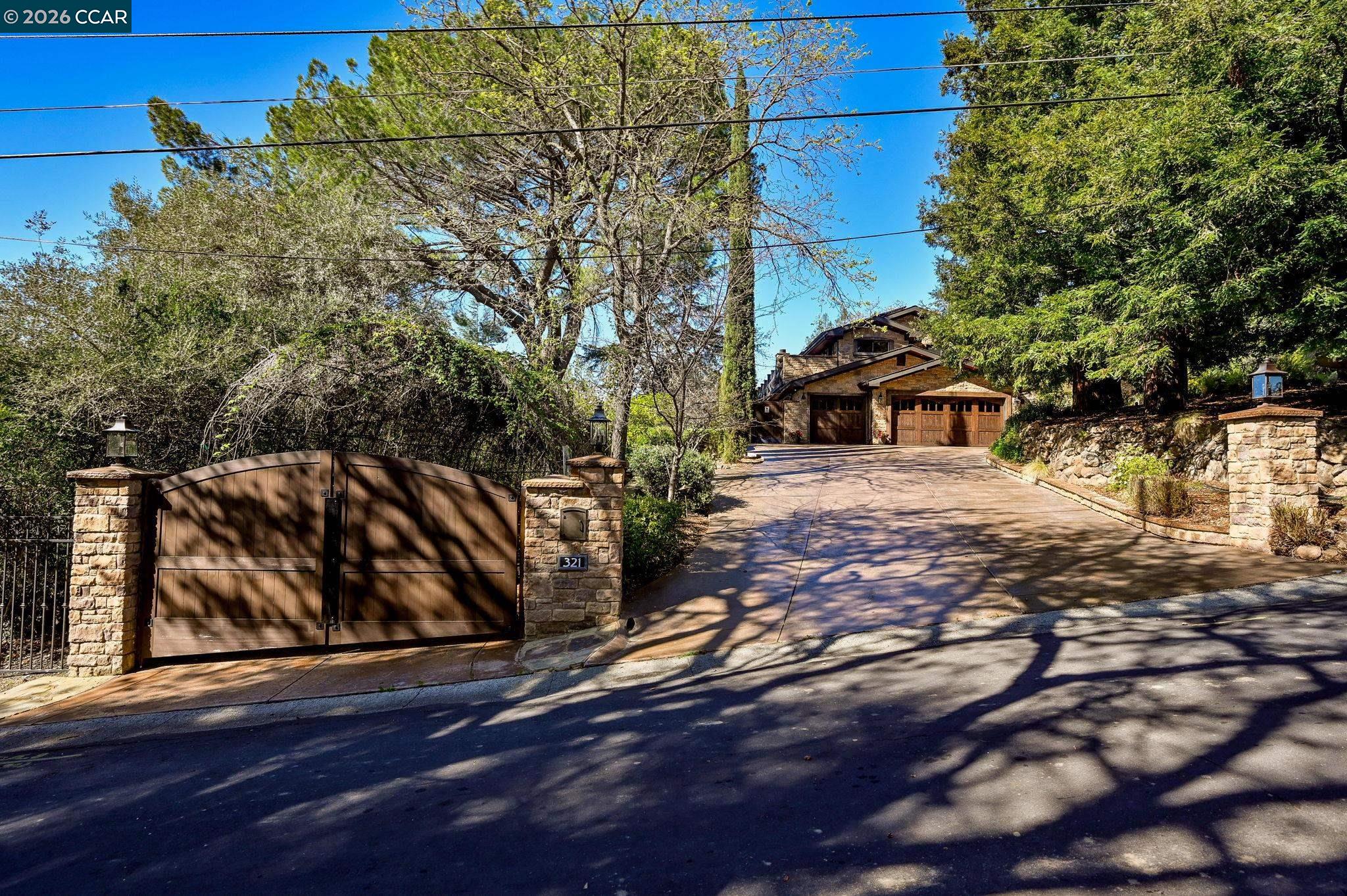 Detail Gallery Image 19 of 60 For 321 Livorna Heights Rd, Alamo,  CA 94507-1326 - 6 Beds | 4 Baths