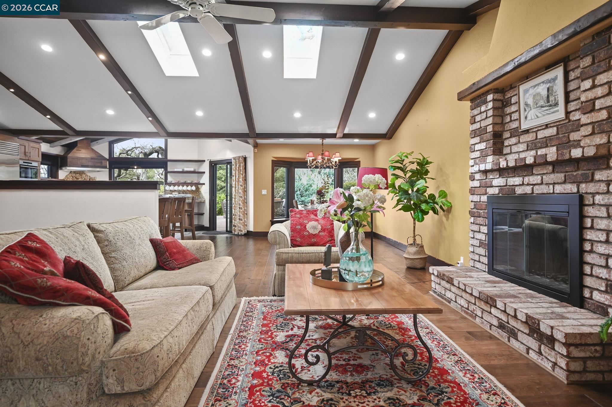 Detail Gallery Image 7 of 60 For 321 Livorna Heights Rd, Alamo,  CA 94507-1326 - 6 Beds | 4 Baths