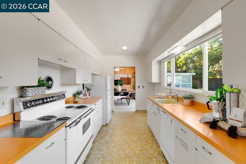 Detail Gallery Image 16 of 57 For 1680 Lilac Dr., Walnut Creek,  CA 94595 - 4 Beds | 3 Baths