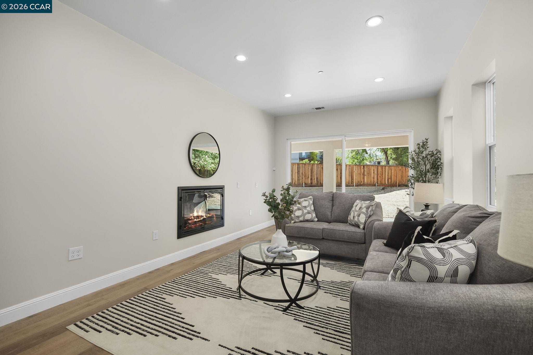 Detail Gallery Image 5 of 31 For 208 Valley View Pl, El Sobrante,  CA 94803 - 4 Beds | 3 Baths