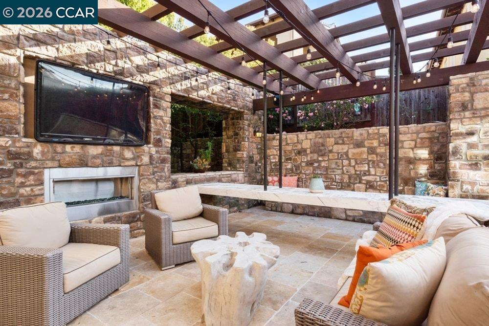 Detail Gallery Image 8 of 60 For 415 Vendeen Ct, Danville,  CA 94506 - 5 Beds | 5/1 Baths