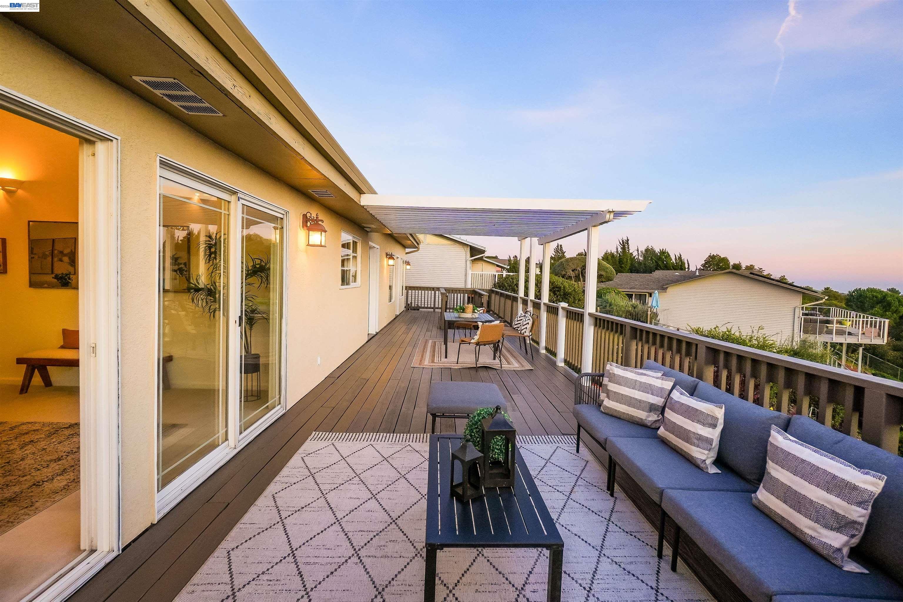 Detail Gallery Image 16 of 60 For 3499 La Mesa Dr, Hayward,  CA 94542 - 5 Beds | 3/1 Baths