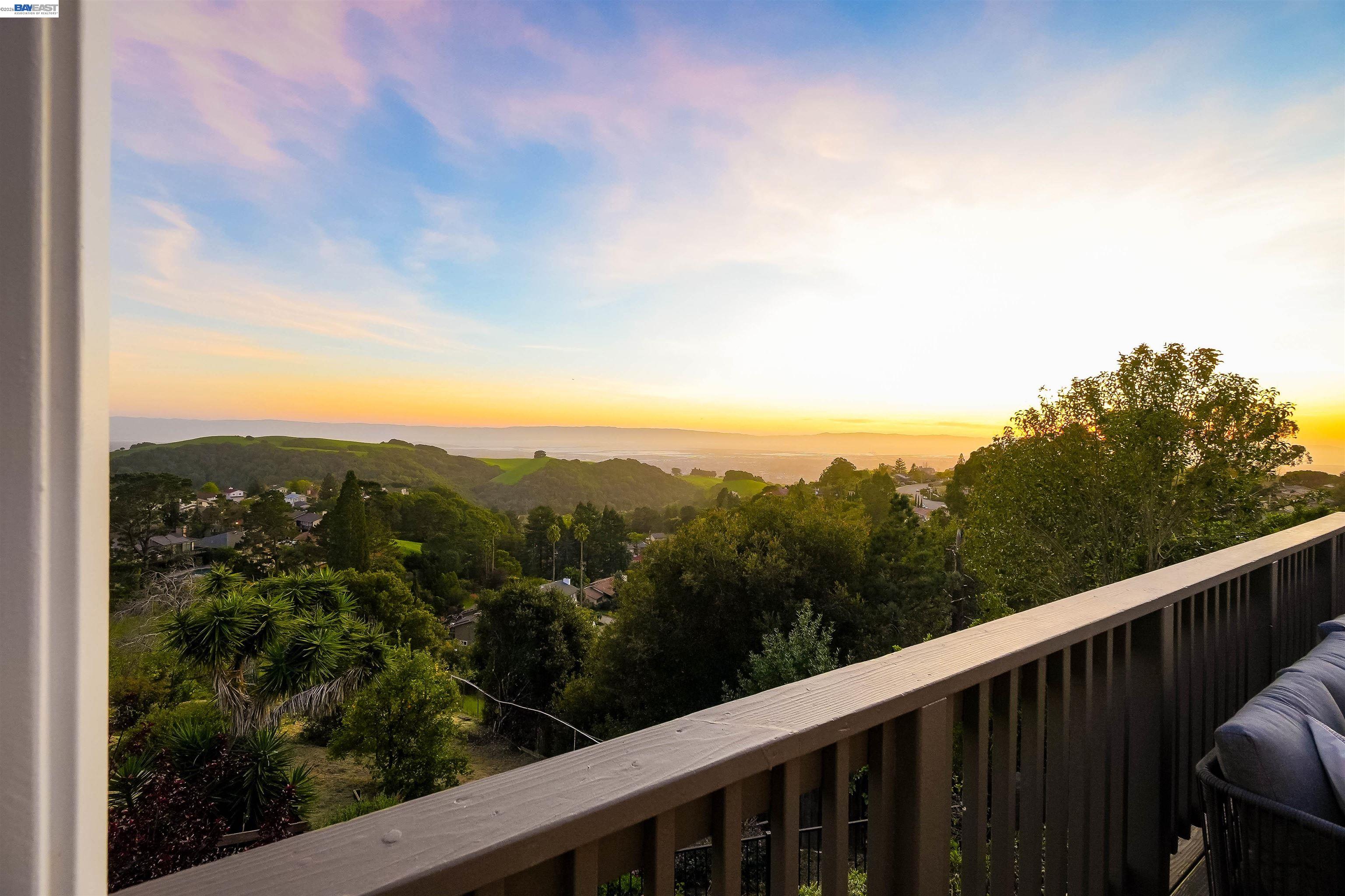 Detail Gallery Image 19 of 60 For 3499 La Mesa Dr, Hayward,  CA 94542 - 5 Beds | 3/1 Baths