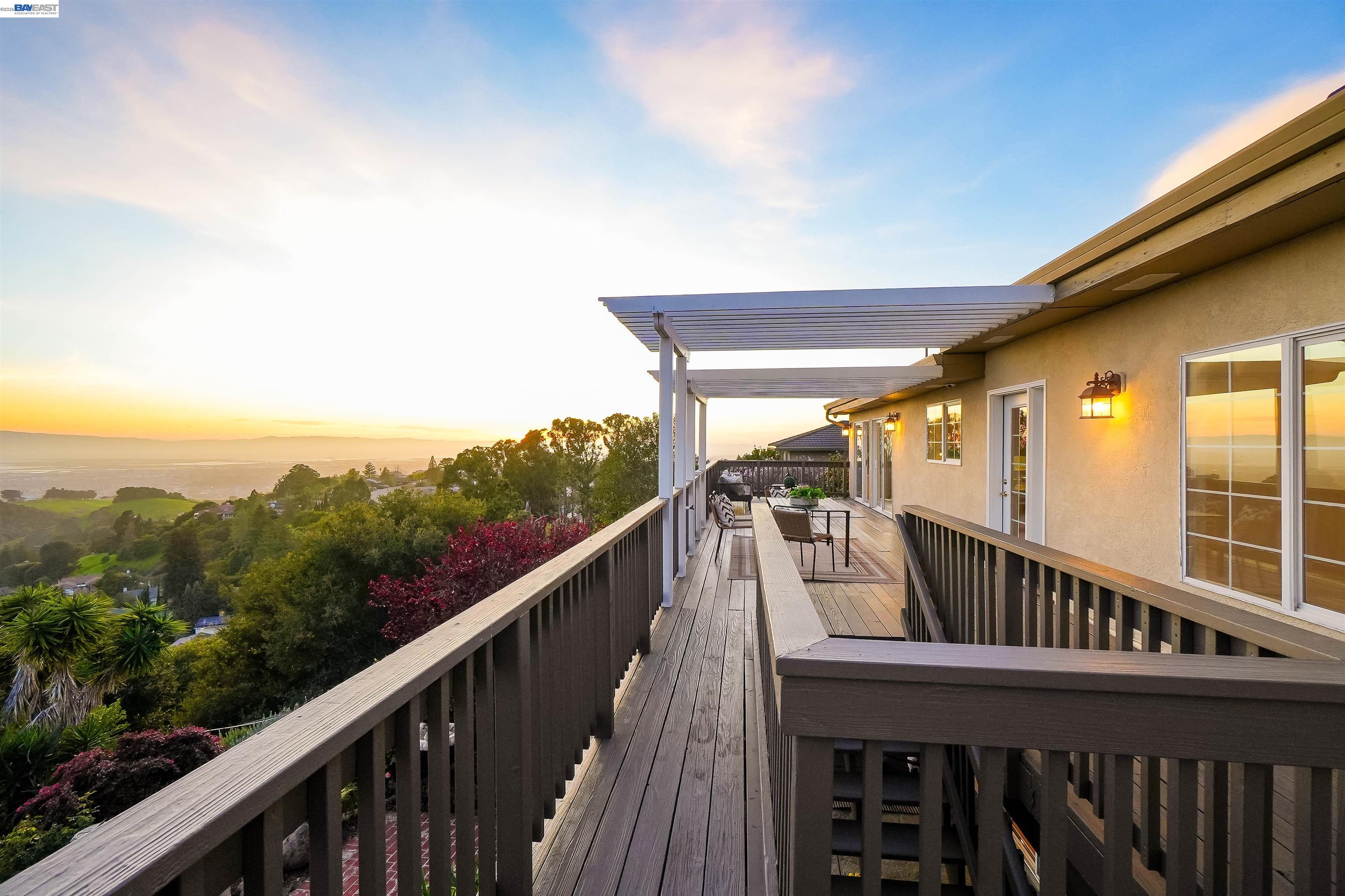 Detail Gallery Image 20 of 60 For 3499 La Mesa Dr, Hayward,  CA 94542 - 5 Beds | 3/1 Baths