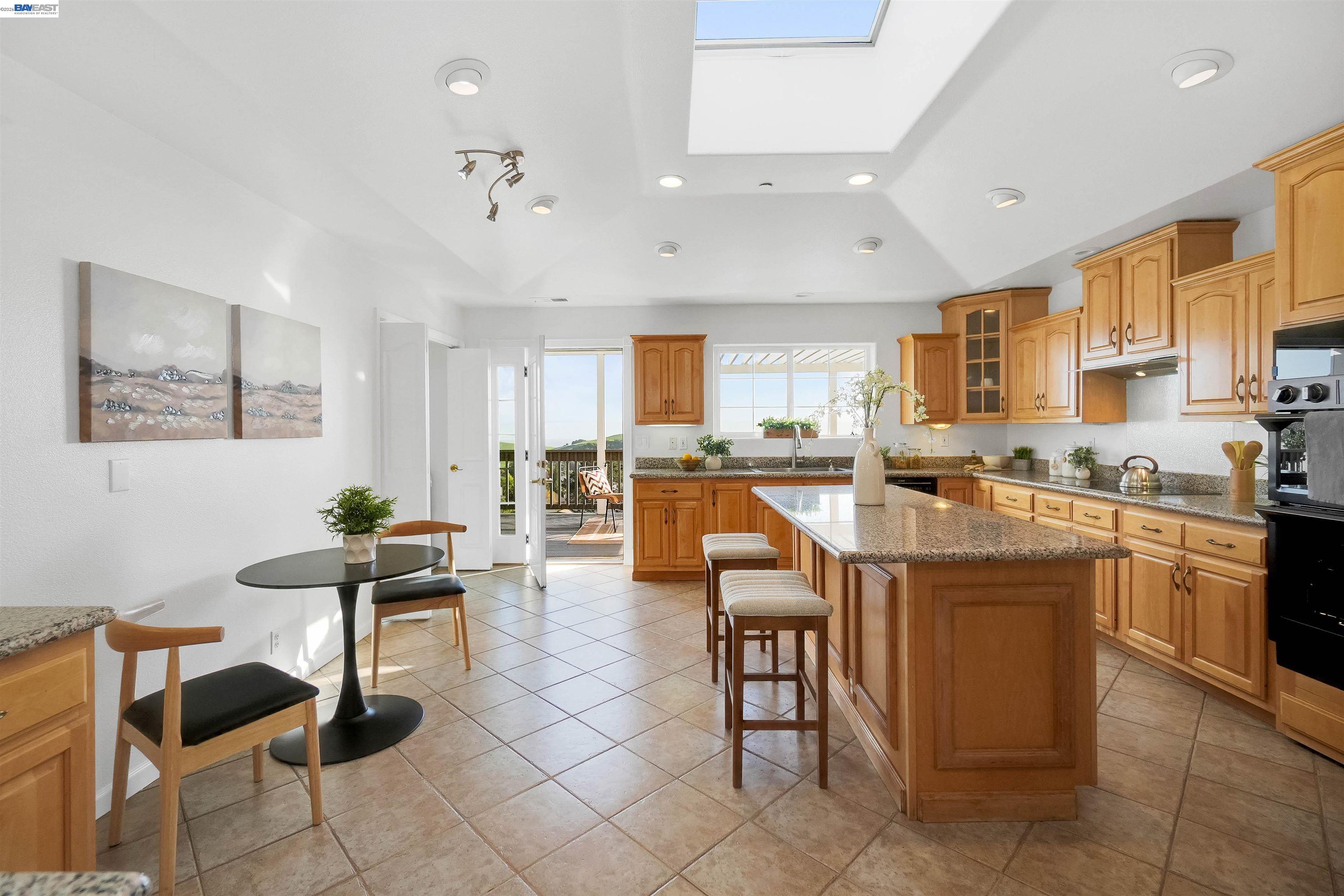 Detail Gallery Image 26 of 60 For 3499 La Mesa Dr, Hayward,  CA 94542 - 5 Beds | 3/1 Baths