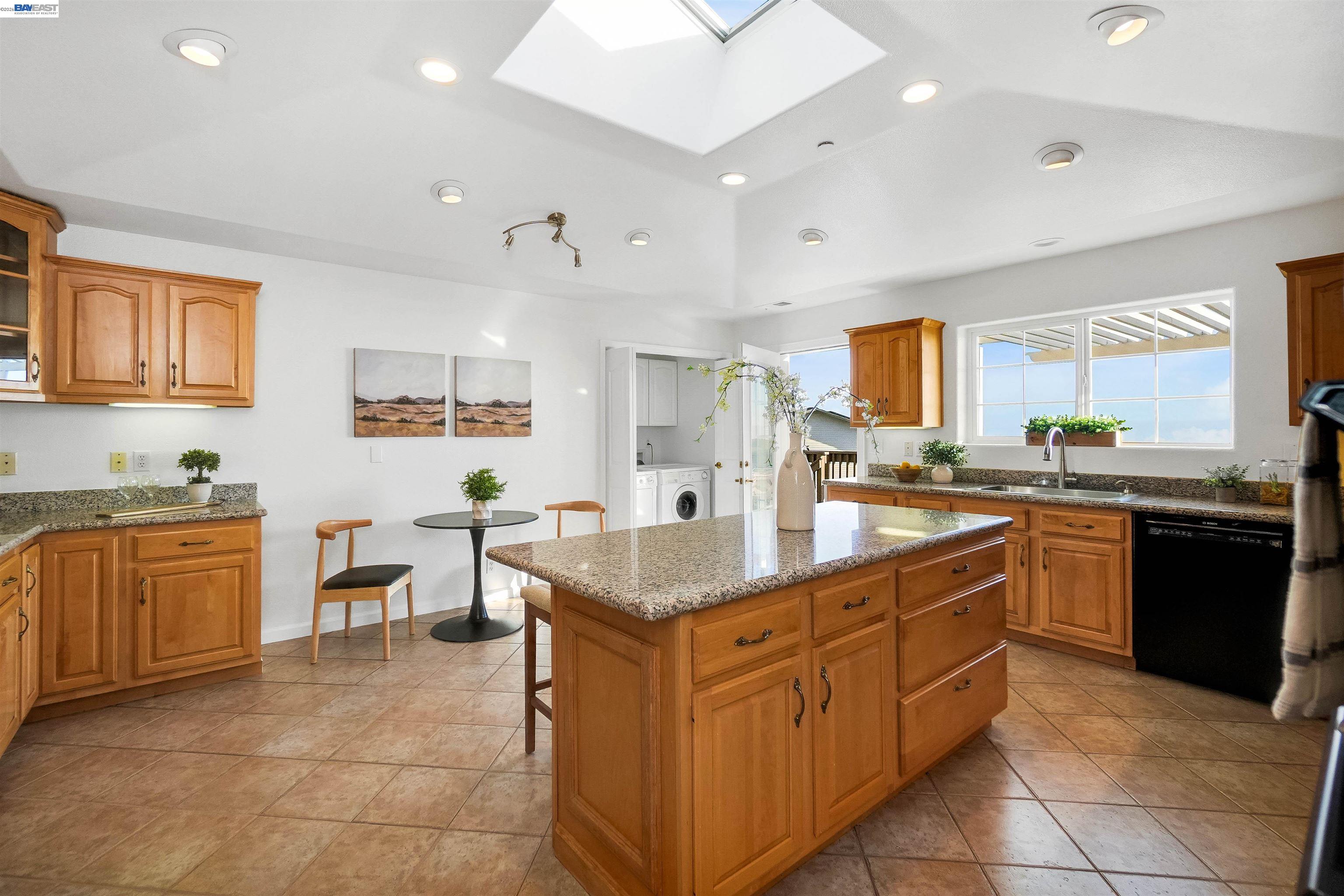 Detail Gallery Image 27 of 60 For 3499 La Mesa Dr, Hayward,  CA 94542 - 5 Beds | 3/1 Baths