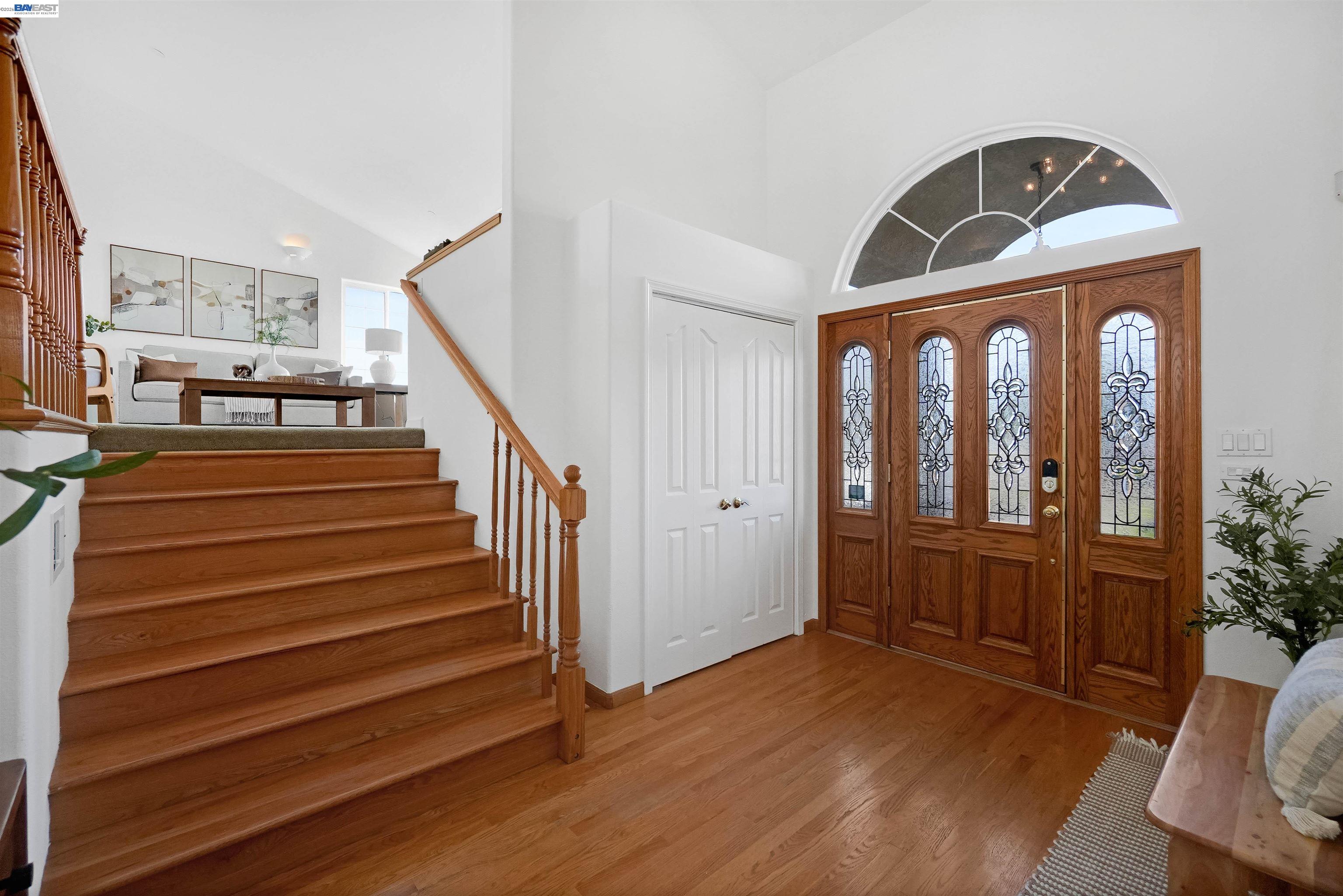 Detail Gallery Image 4 of 60 For 3499 La Mesa Dr, Hayward,  CA 94542 - 5 Beds | 3/1 Baths