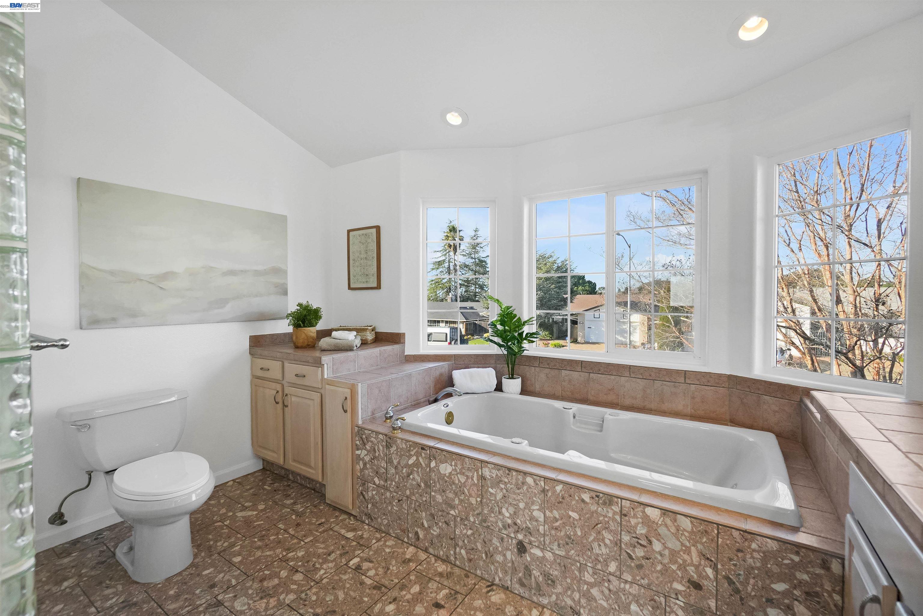 Detail Gallery Image 34 of 60 For 3499 La Mesa Dr, Hayward,  CA 94542 - 5 Beds | 3/1 Baths