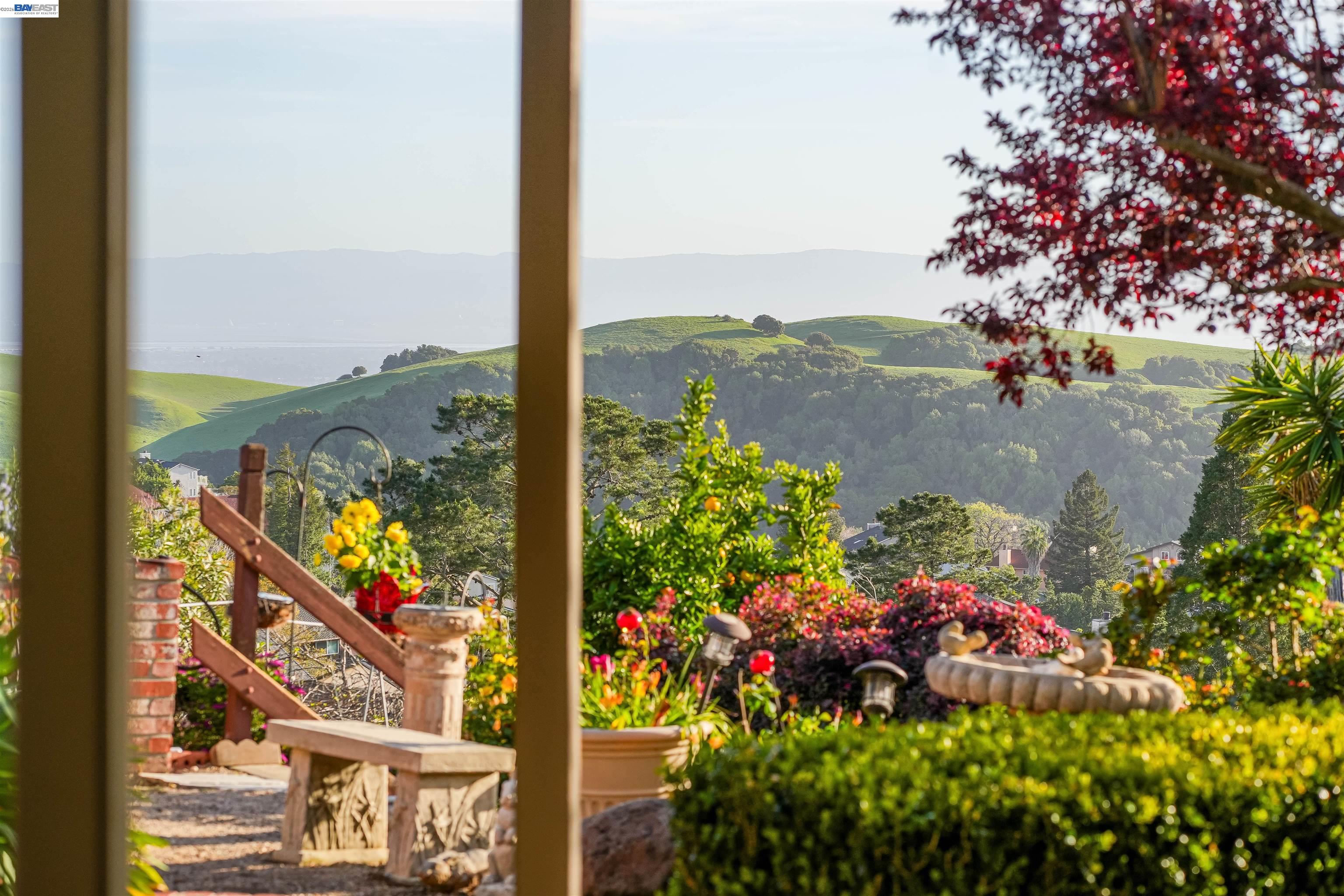 Detail Gallery Image 52 of 60 For 3499 La Mesa Dr, Hayward,  CA 94542 - 5 Beds | 3/1 Baths