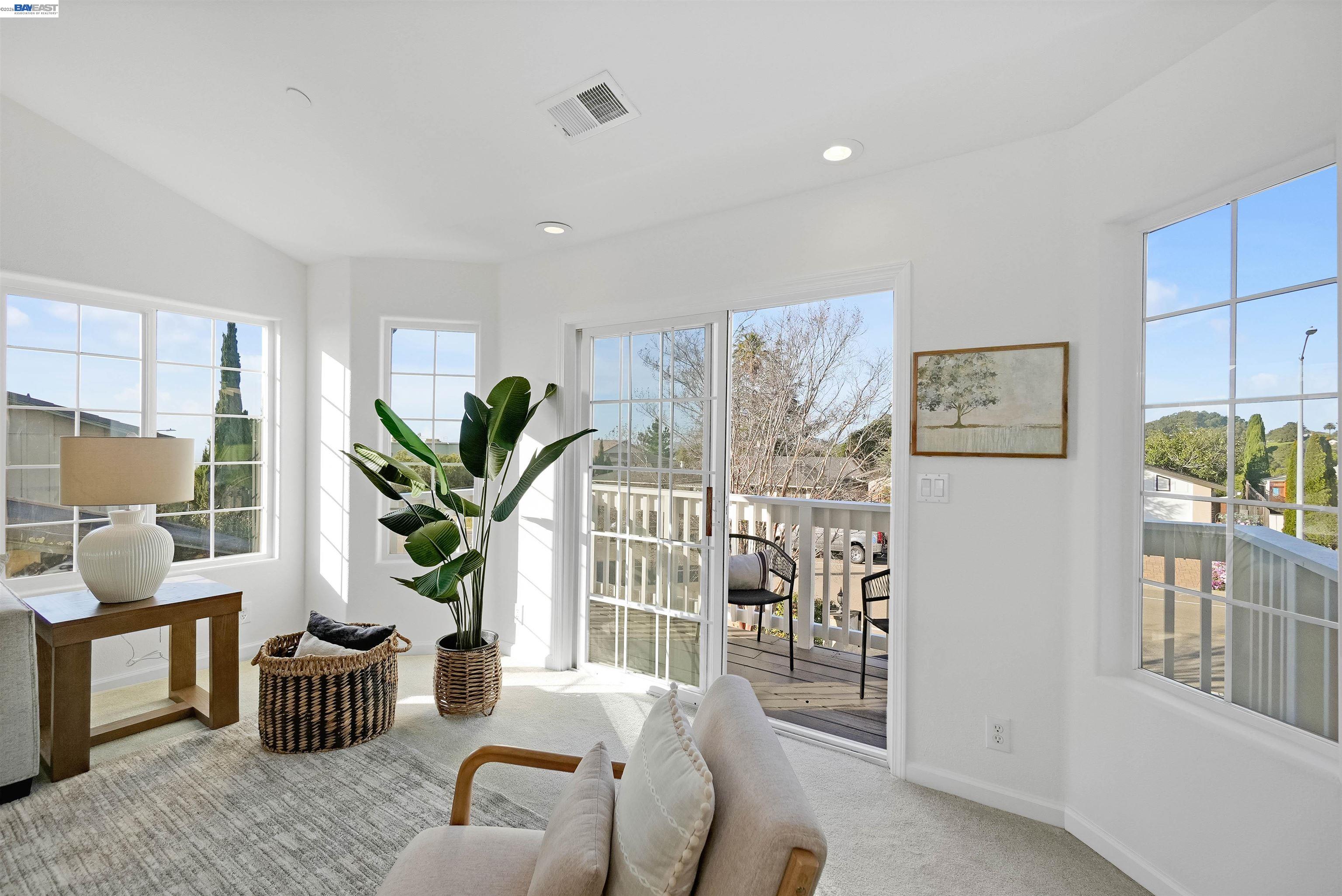 Detail Gallery Image 7 of 60 For 3499 La Mesa Dr, Hayward,  CA 94542 - 5 Beds | 3/1 Baths