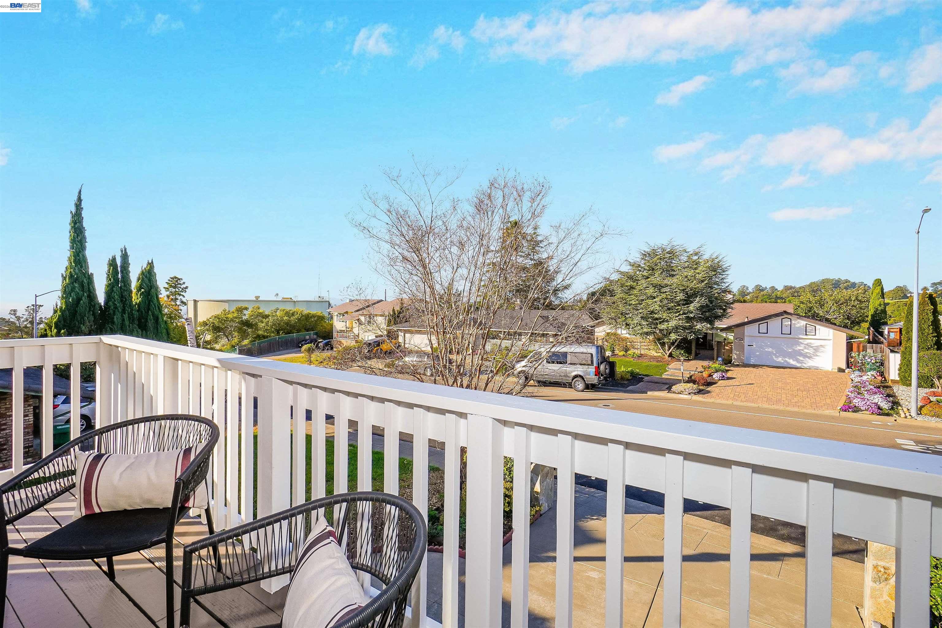 Detail Gallery Image 8 of 60 For 3499 La Mesa Dr, Hayward,  CA 94542 - 5 Beds | 3/1 Baths