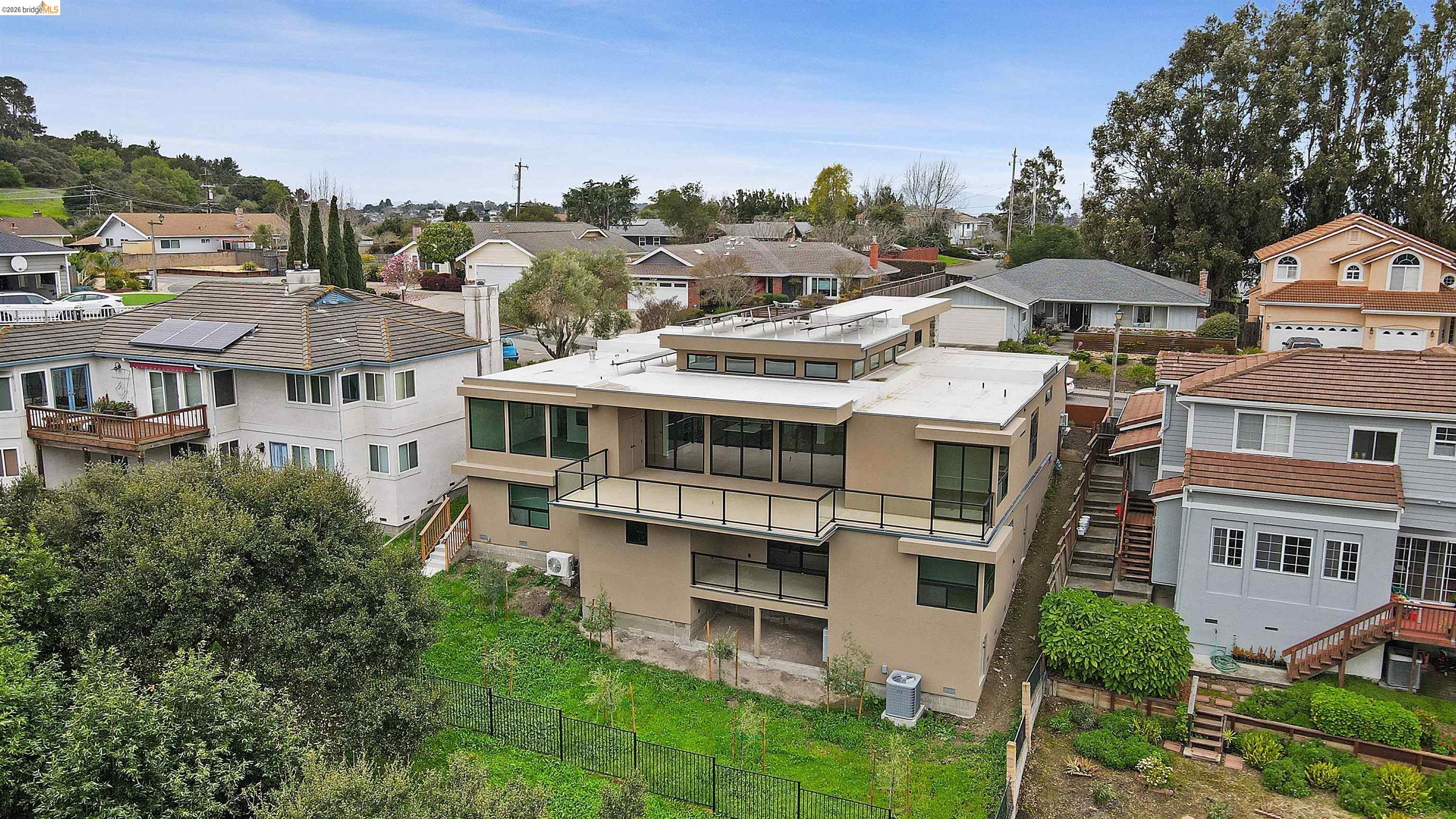 Detail Gallery Image 2 of 38 For 8 North Rancho Ct., Pinole,  CA 94803 - 5 Beds | 4 Baths