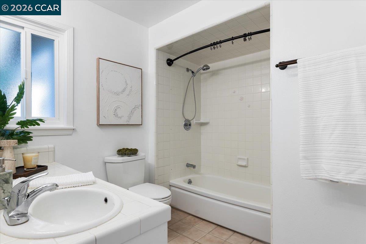 Detail Gallery Image 22 of 33 For 141 Del Mar Dr., Salinas,  CA 93901 - 3 Beds | 2 Baths