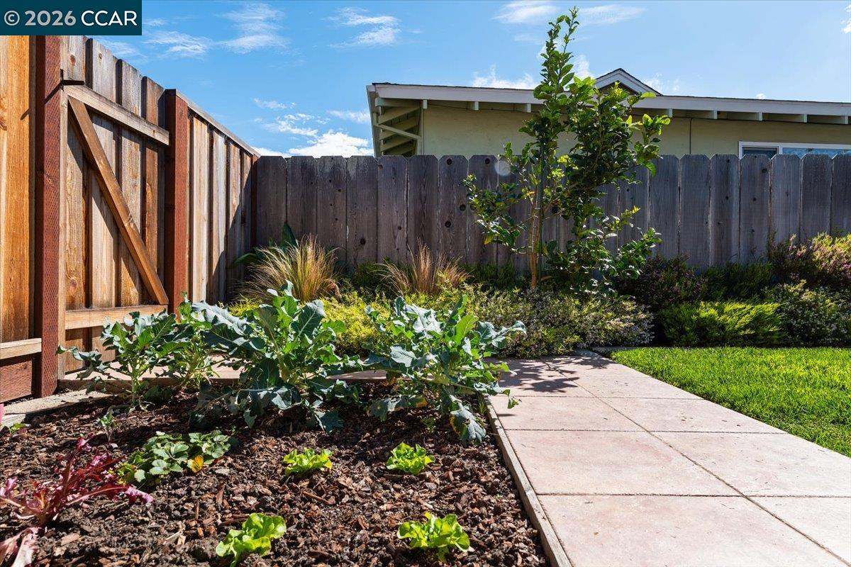 Detail Gallery Image 29 of 33 For 141 Del Mar Dr., Salinas,  CA 93901 - 3 Beds | 2 Baths