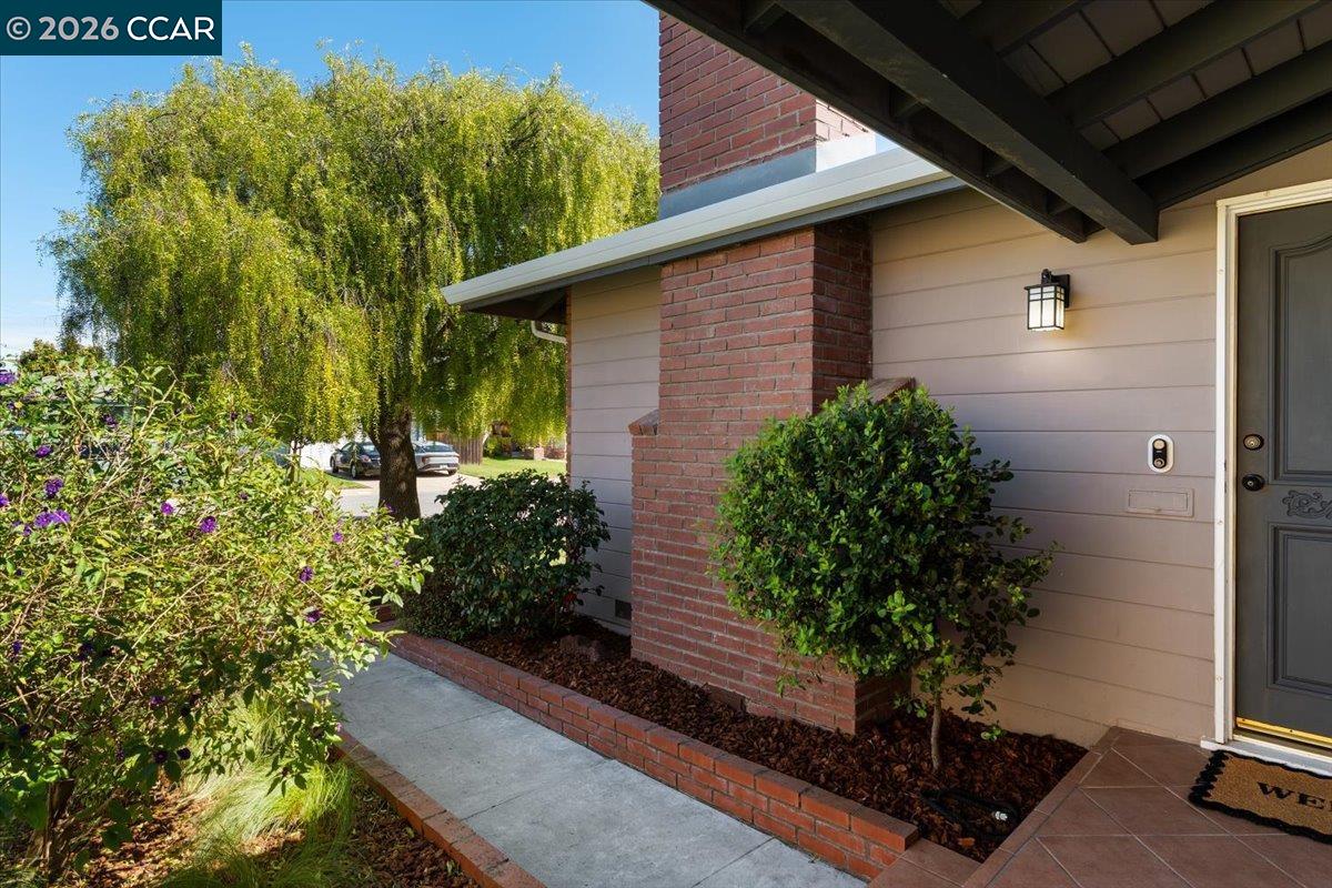 Detail Gallery Image 5 of 33 For 141 Del Mar Dr., Salinas,  CA 93901 - 3 Beds | 2 Baths