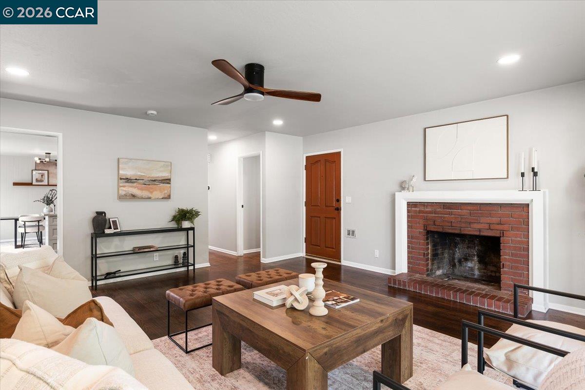 Detail Gallery Image 7 of 33 For 141 Del Mar Dr., Salinas,  CA 93901 - 3 Beds | 2 Baths