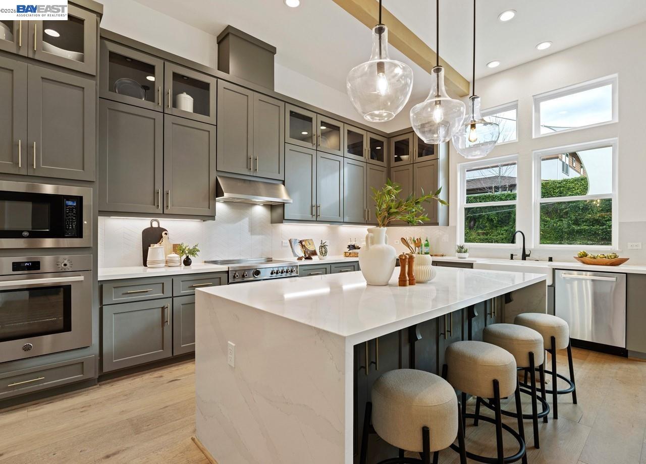 Detail Gallery Image 11 of 60 For 580 Boyd Rd, Pleasant Hill,  CA 94523 - 5 Beds | 4/1 Baths