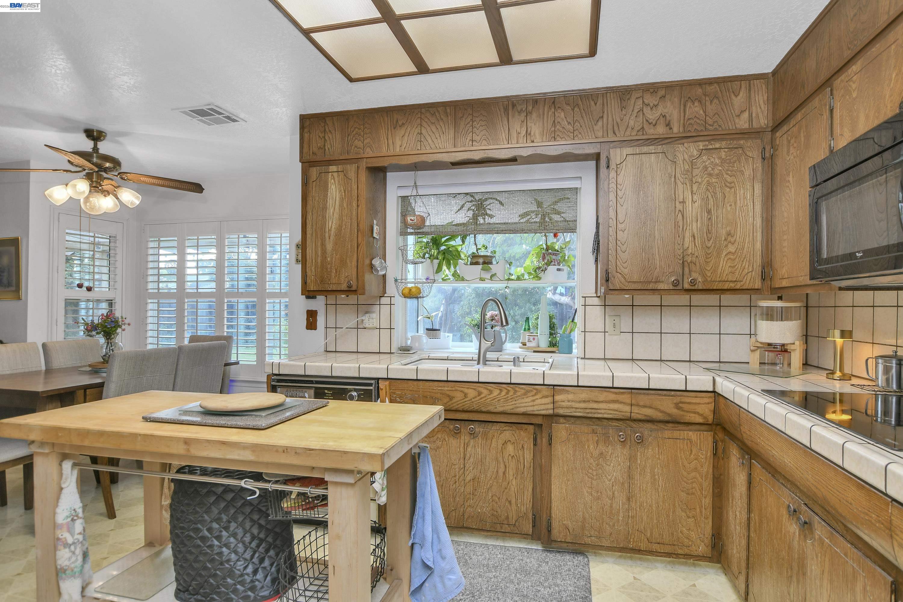 Detail Gallery Image 10 of 29 For 2316 Otto Dr, Stockton,  CA 95209 - 4 Beds | 2/1 Baths