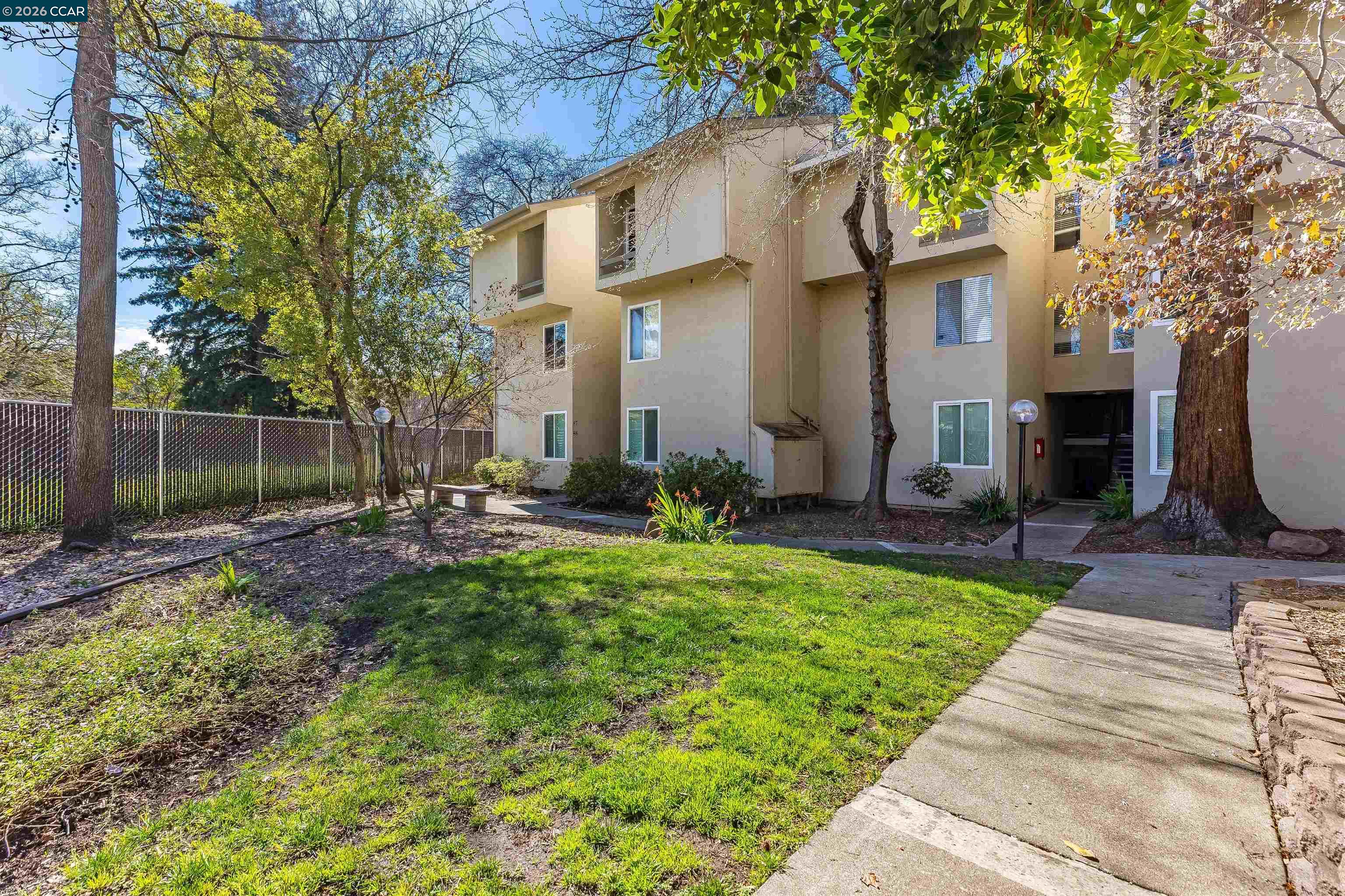 Photo #2: 41125639 Listing: Photo #2