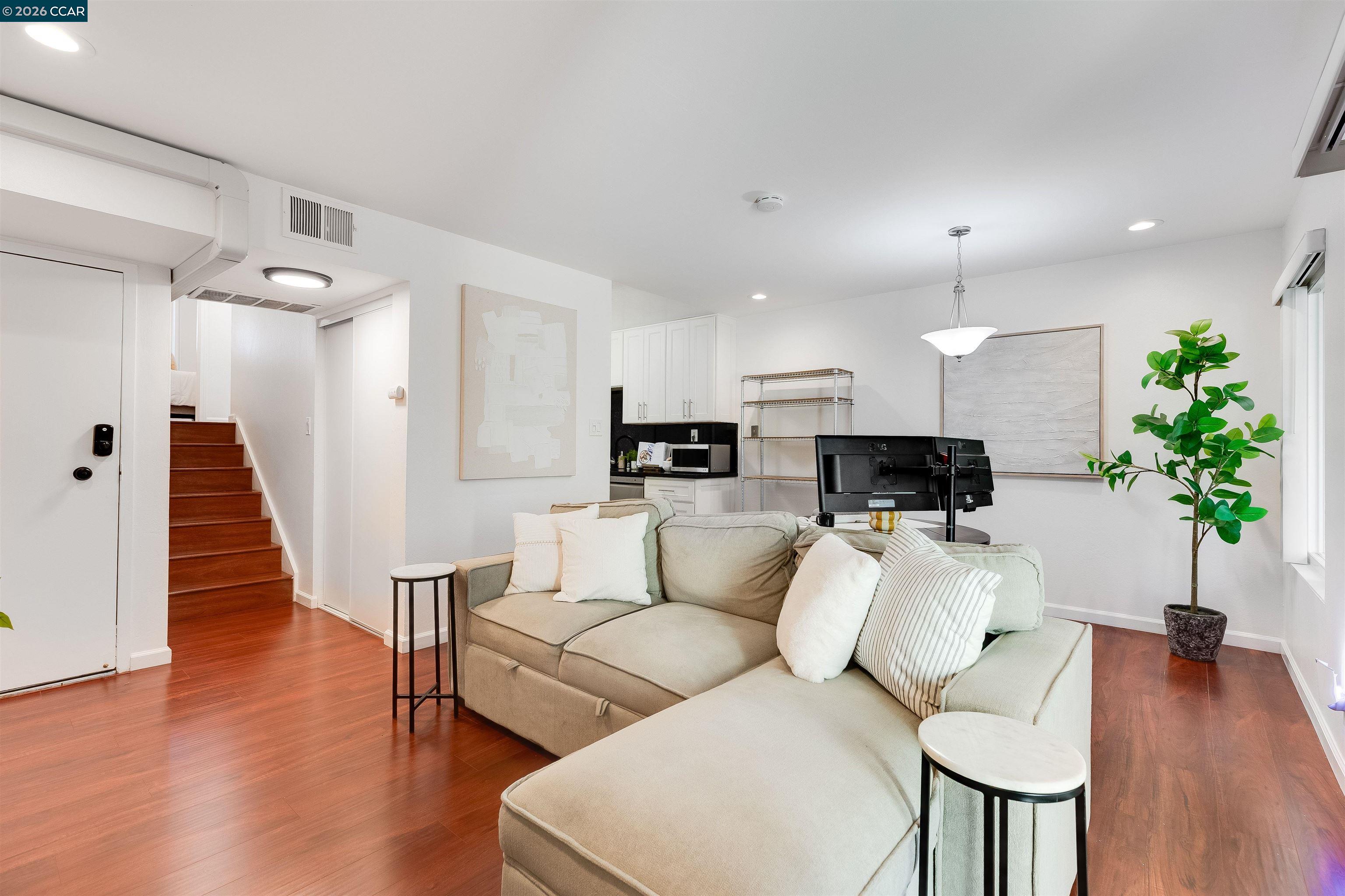 Photo #7: 41125639 Listing: Photo #7