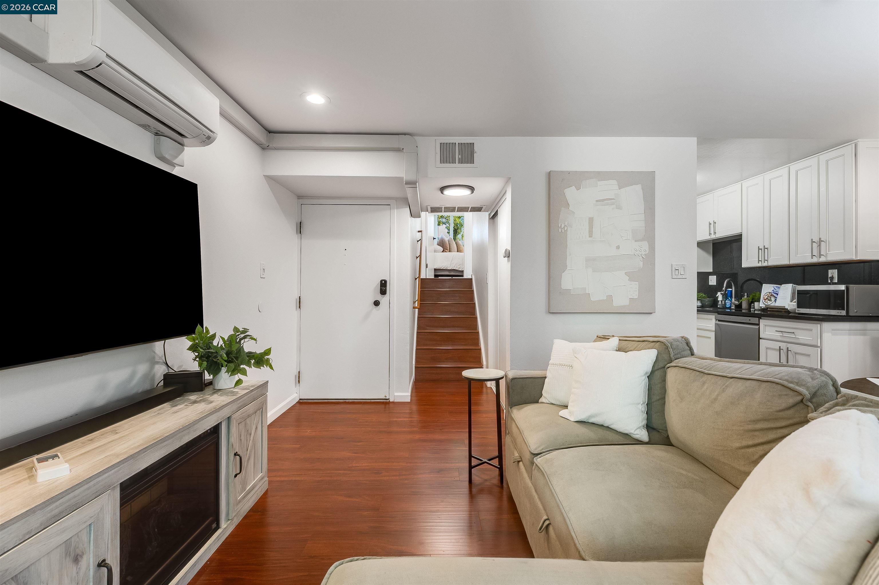 Photo #8: 41125639 Listing: Photo #8