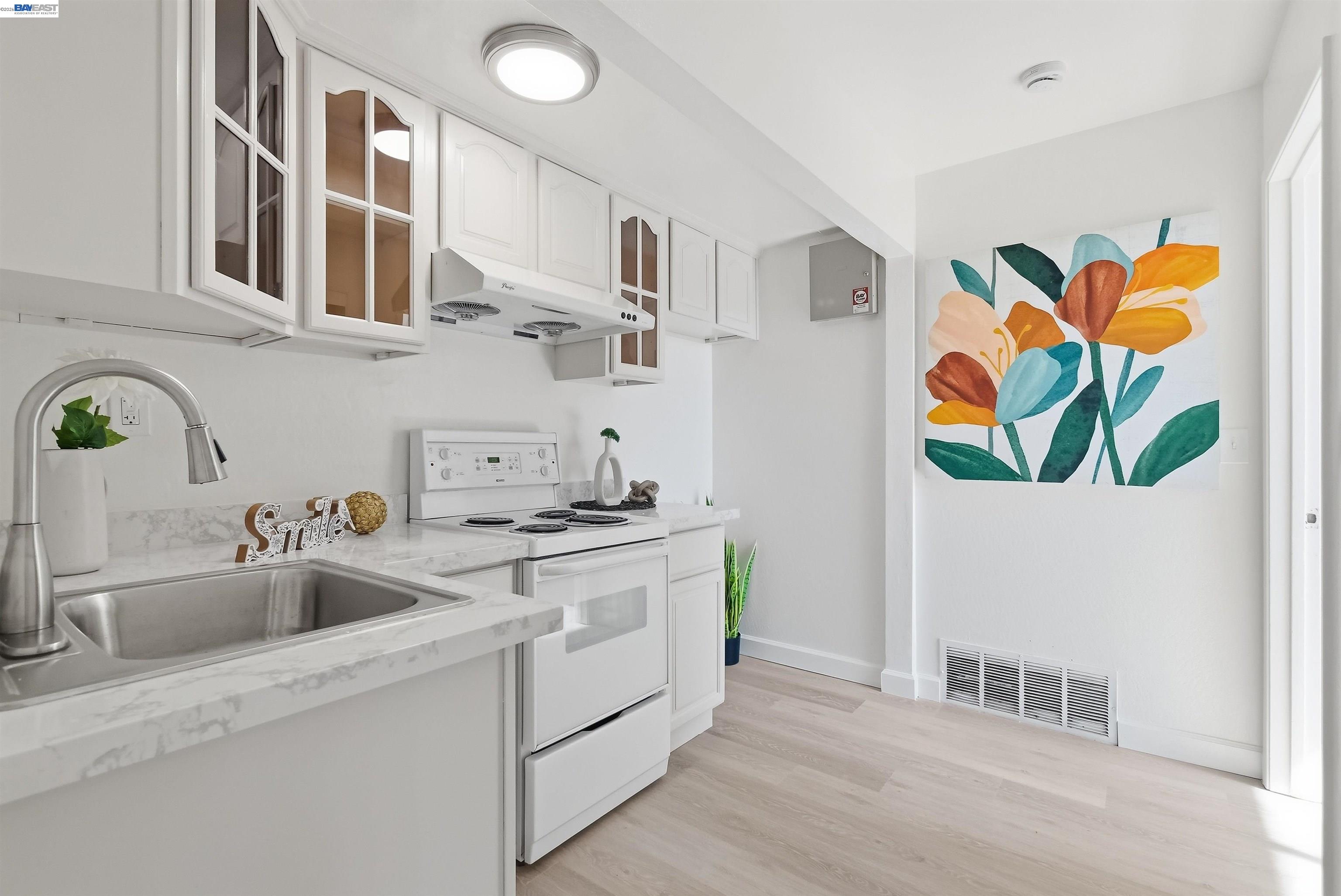 Detail Gallery Image 13 of 60 For 536 Golf Club Rd, Pleasant Hill,  CA 94523 - 3 Beds | 3 Baths