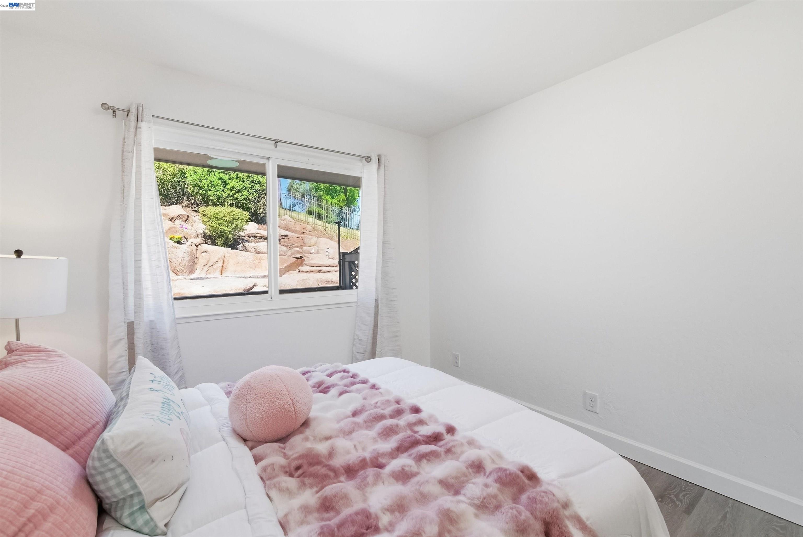 Detail Gallery Image 24 of 60 For 536 Golf Club Rd, Pleasant Hill,  CA 94523 - 3 Beds | 3 Baths