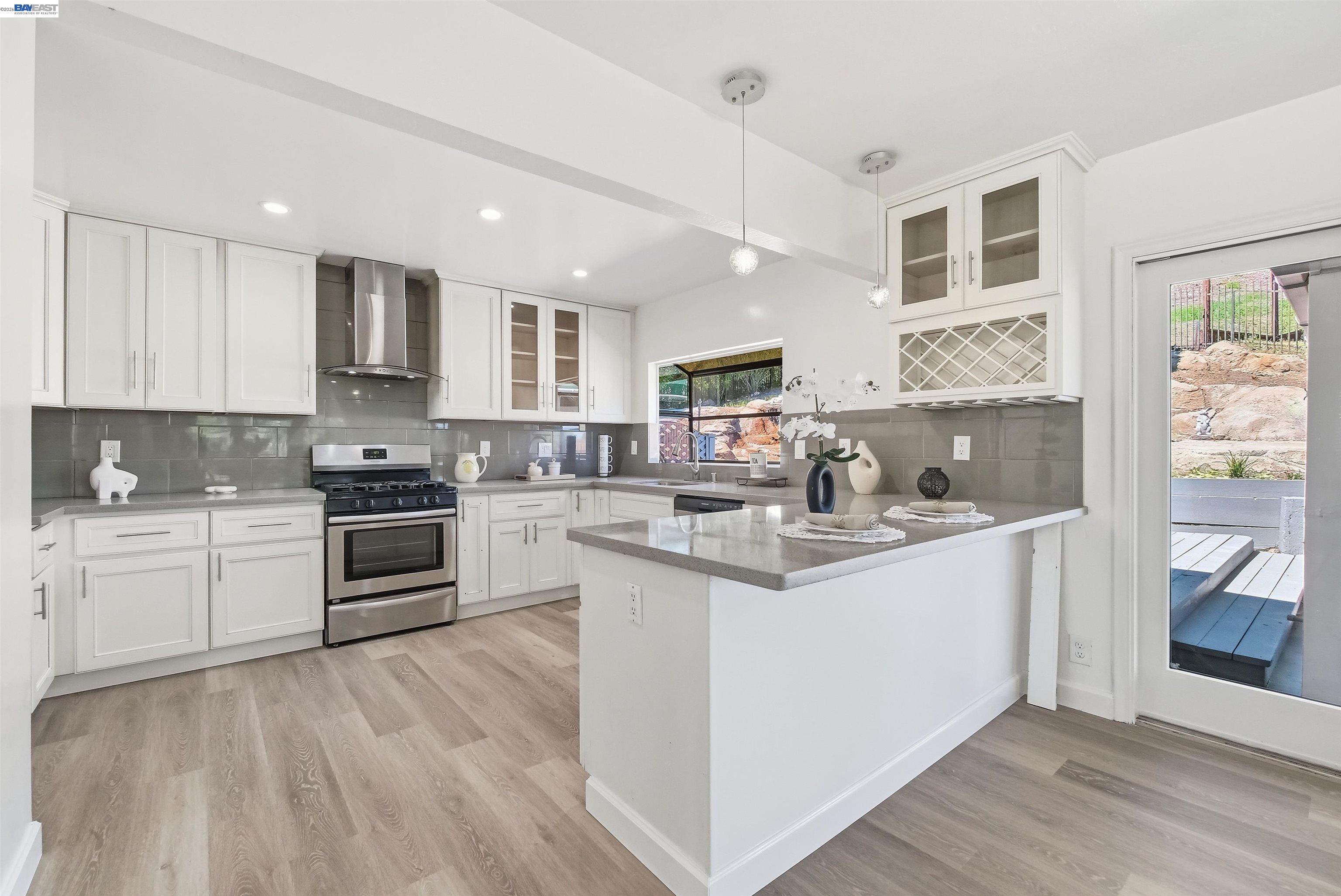 Detail Gallery Image 40 of 60 For 536 Golf Club Rd, Pleasant Hill,  CA 94523 - 3 Beds | 3 Baths