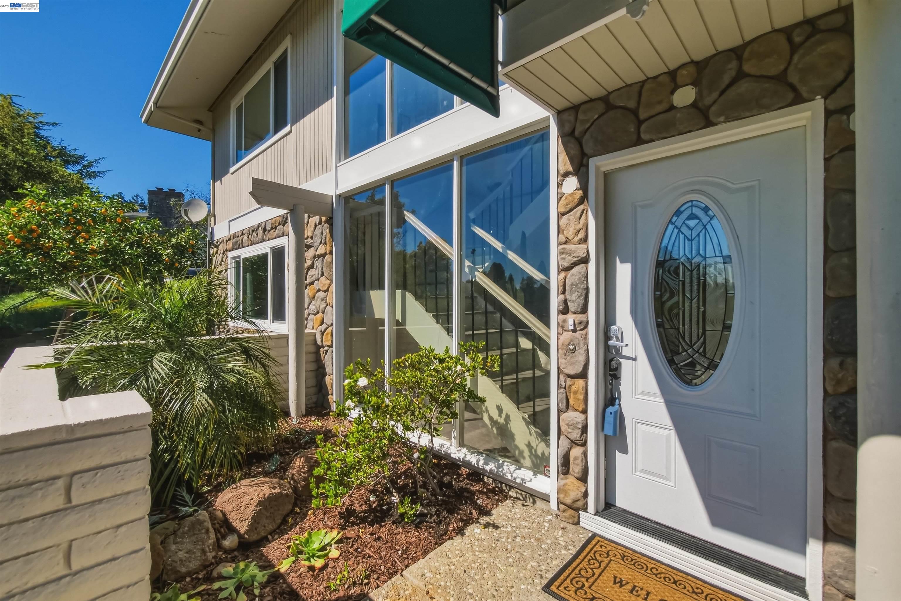 Detail Gallery Image 5 of 60 For 536 Golf Club Rd, Pleasant Hill,  CA 94523 - 3 Beds | 3 Baths