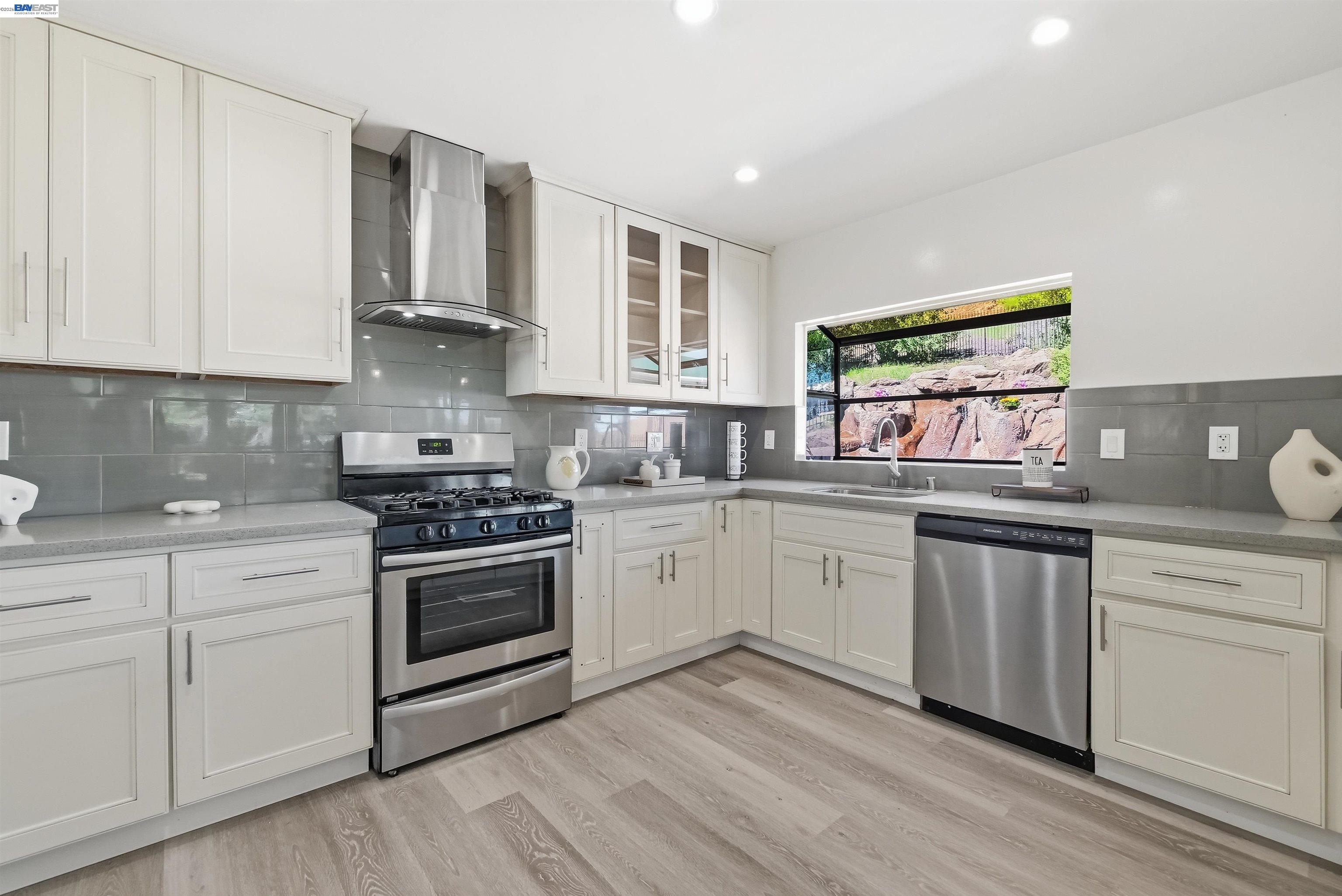 Detail Gallery Image 41 of 60 For 536 Golf Club Rd, Pleasant Hill,  CA 94523 - 3 Beds | 3 Baths