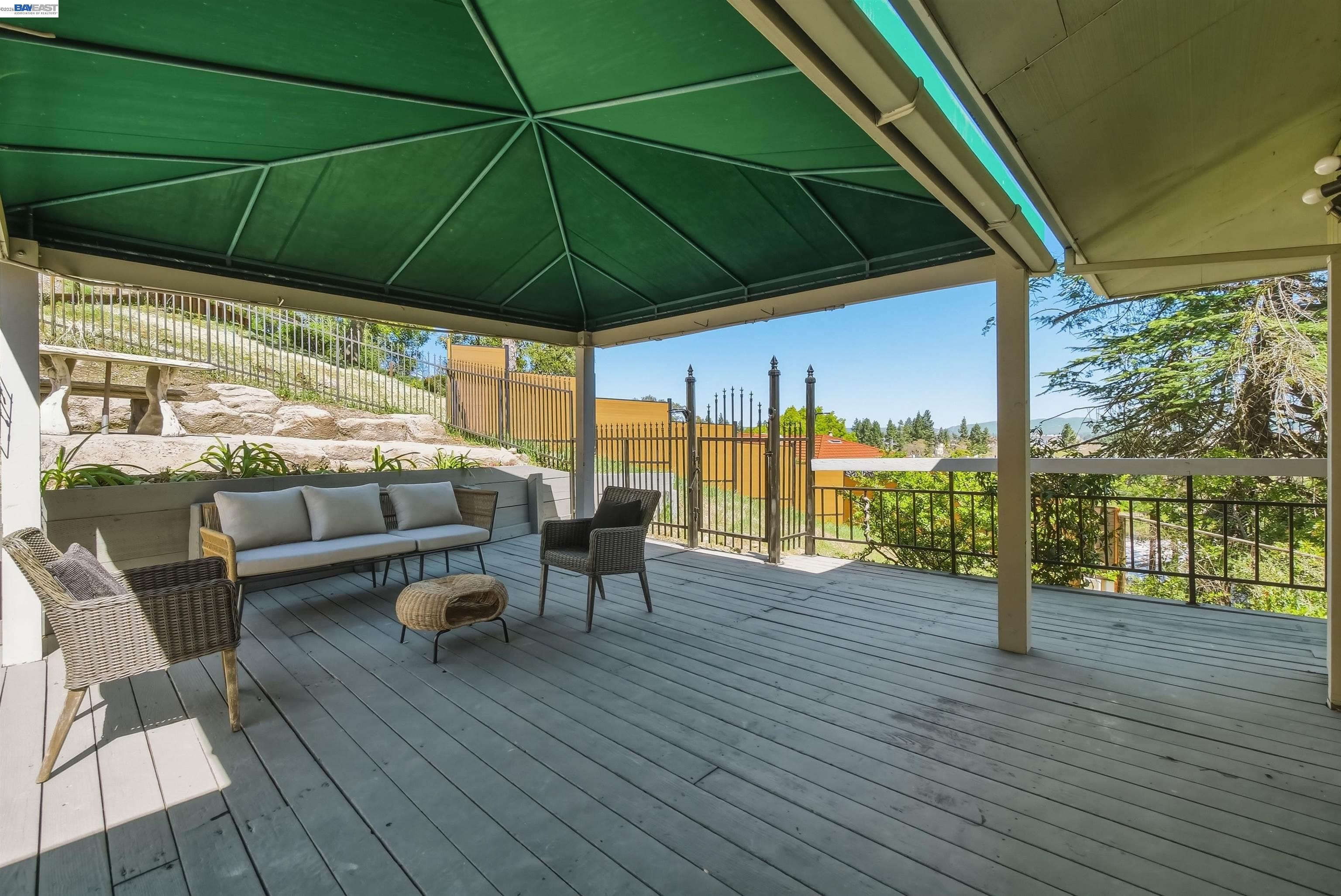 Detail Gallery Image 44 of 60 For 536 Golf Club Rd, Pleasant Hill,  CA 94523 - 3 Beds | 3 Baths