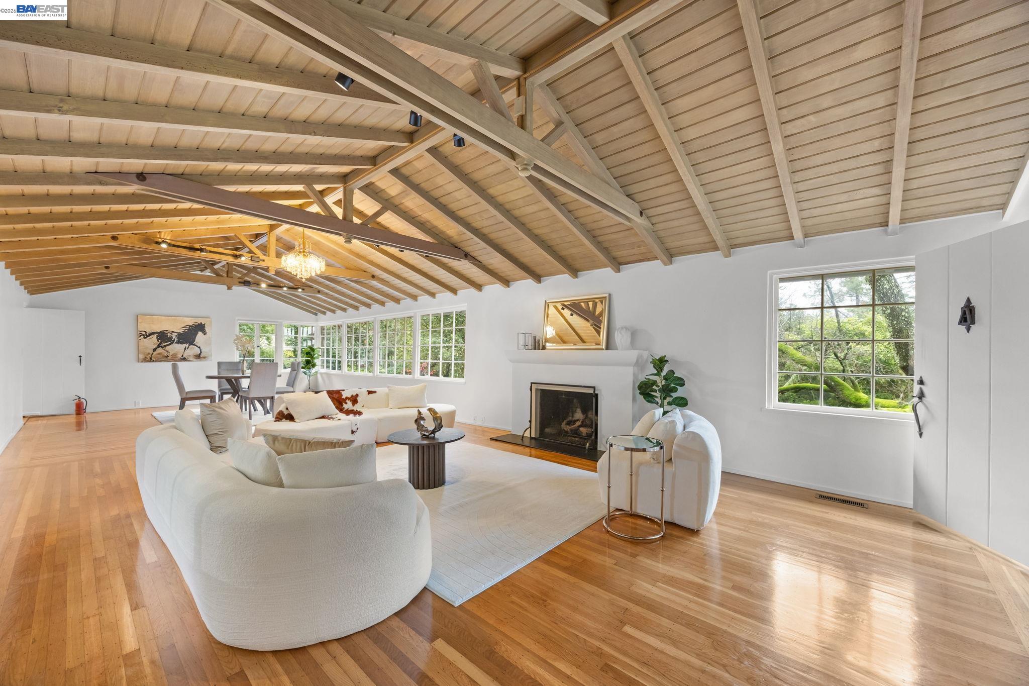 Detail Gallery Image 13 of 32 For 2976 Joaquin Miller Rd, Oakland,  CA 94602 - 2 Beds | 2 Baths