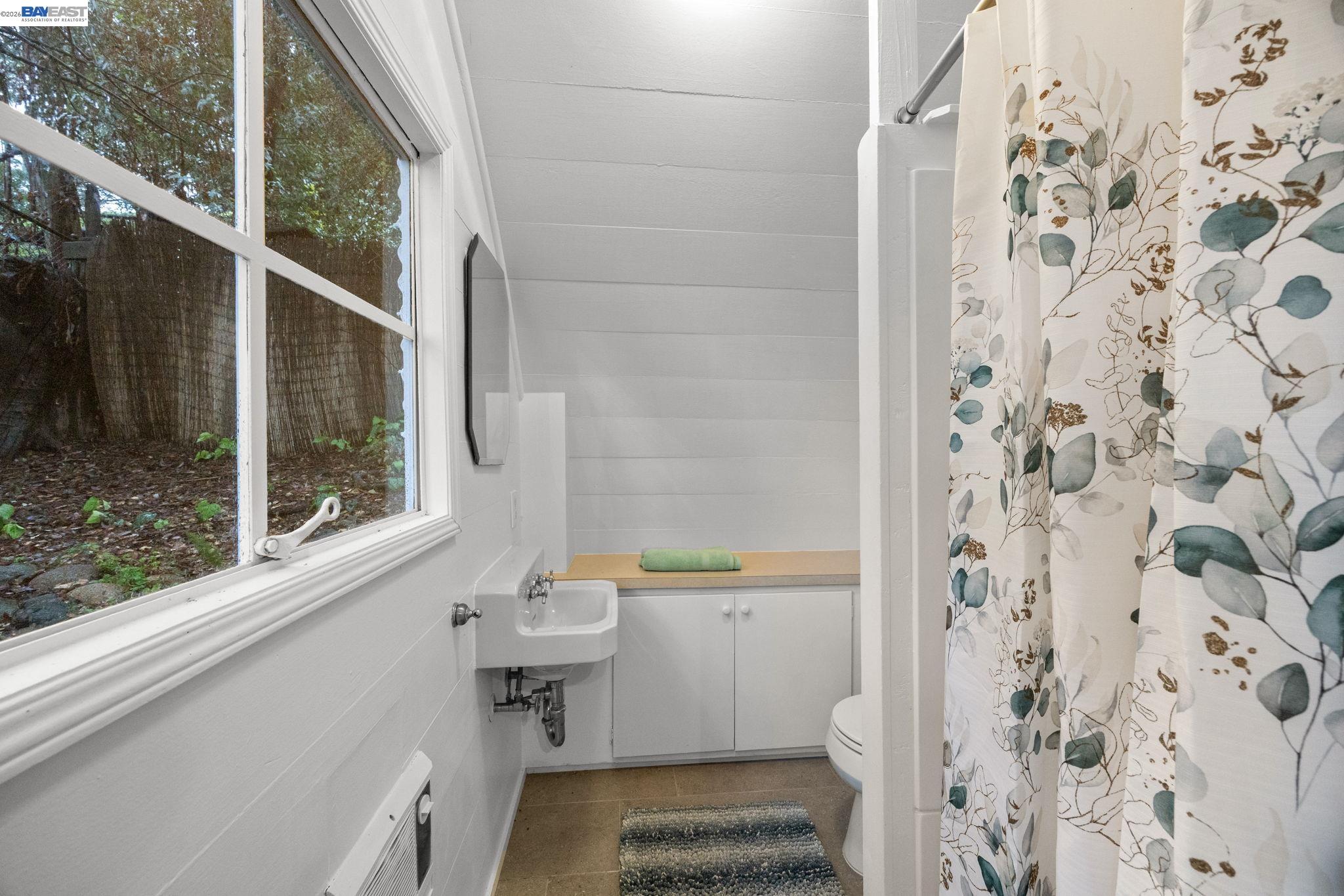 Detail Gallery Image 22 of 32 For 2976 Joaquin Miller Rd, Oakland,  CA 94602 - 2 Beds | 2 Baths