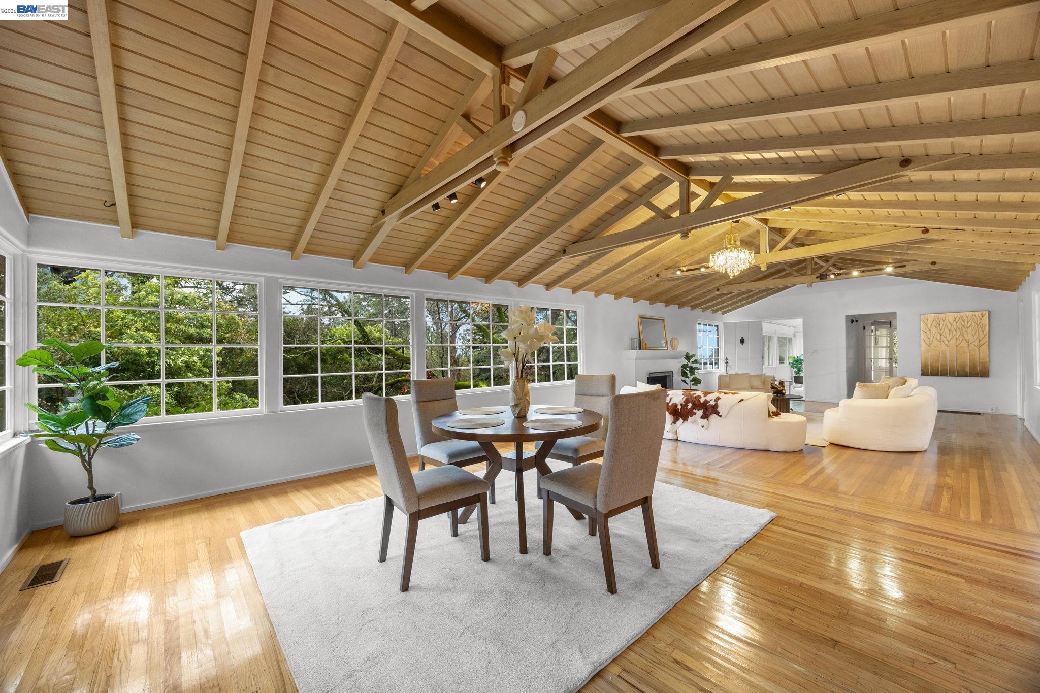 Detail Gallery Image 8 of 32 For 2976 Joaquin Miller Rd, Oakland,  CA 94602 - 2 Beds | 2 Baths