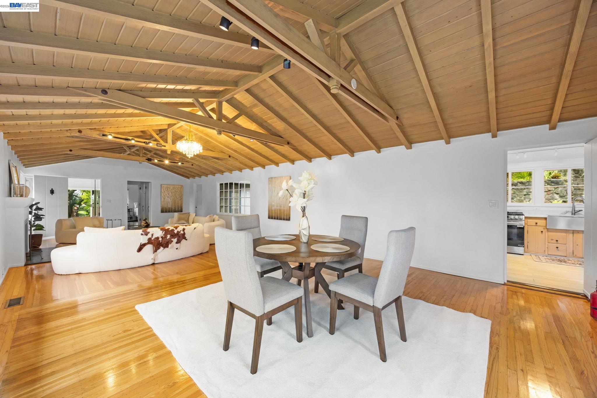 Detail Gallery Image 9 of 32 For 2976 Joaquin Miller Rd, Oakland,  CA 94602 - 2 Beds | 2 Baths