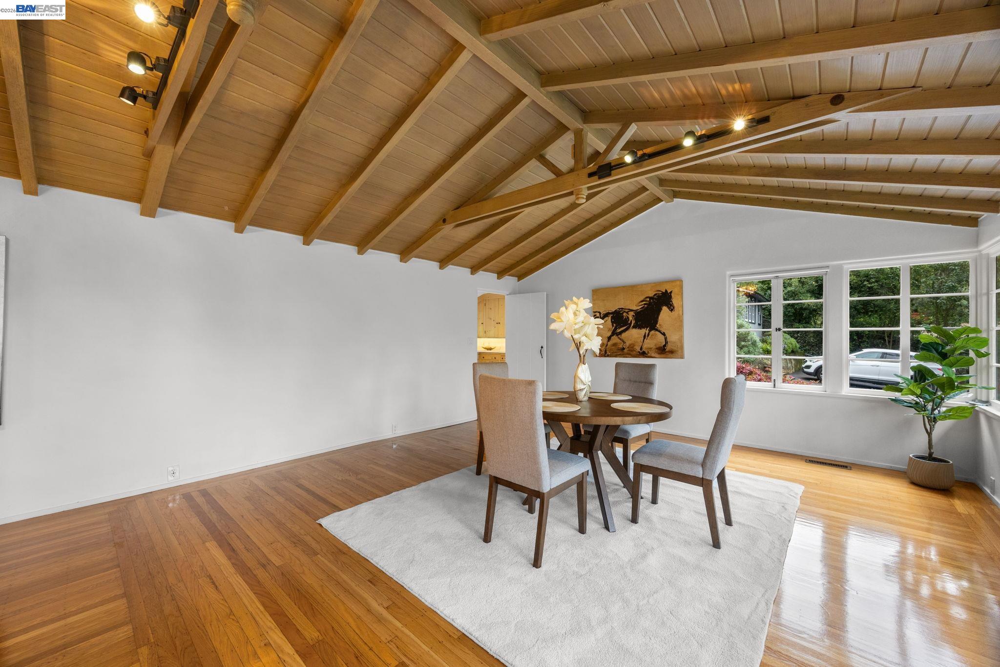 Detail Gallery Image 10 of 32 For 2976 Joaquin Miller Rd, Oakland,  CA 94602 - 2 Beds | 2 Baths