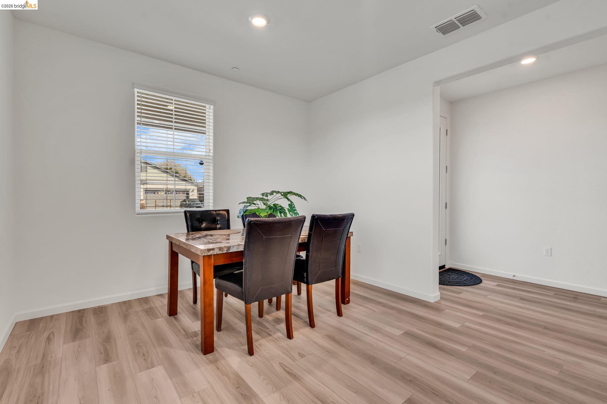 Detail Gallery Image 8 of 51 For 2087 Stars Dr, Rio Vista,  CA 94571 - 3 Beds | 2 Baths