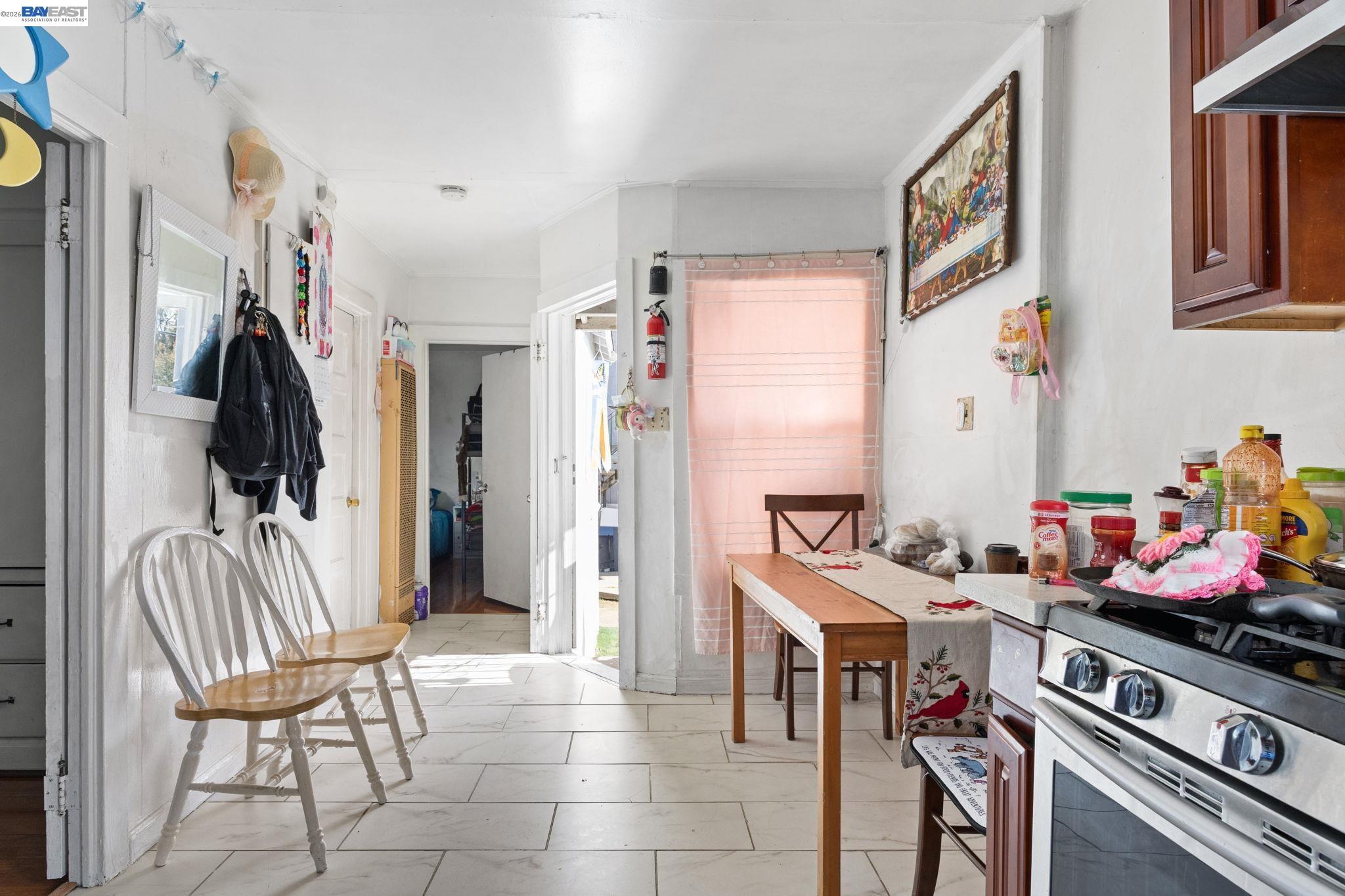 Detail Gallery Image 11 of 27 For 209 Dabner St, San Leandro,  CA 94577 - 8 Beds | 4 Baths