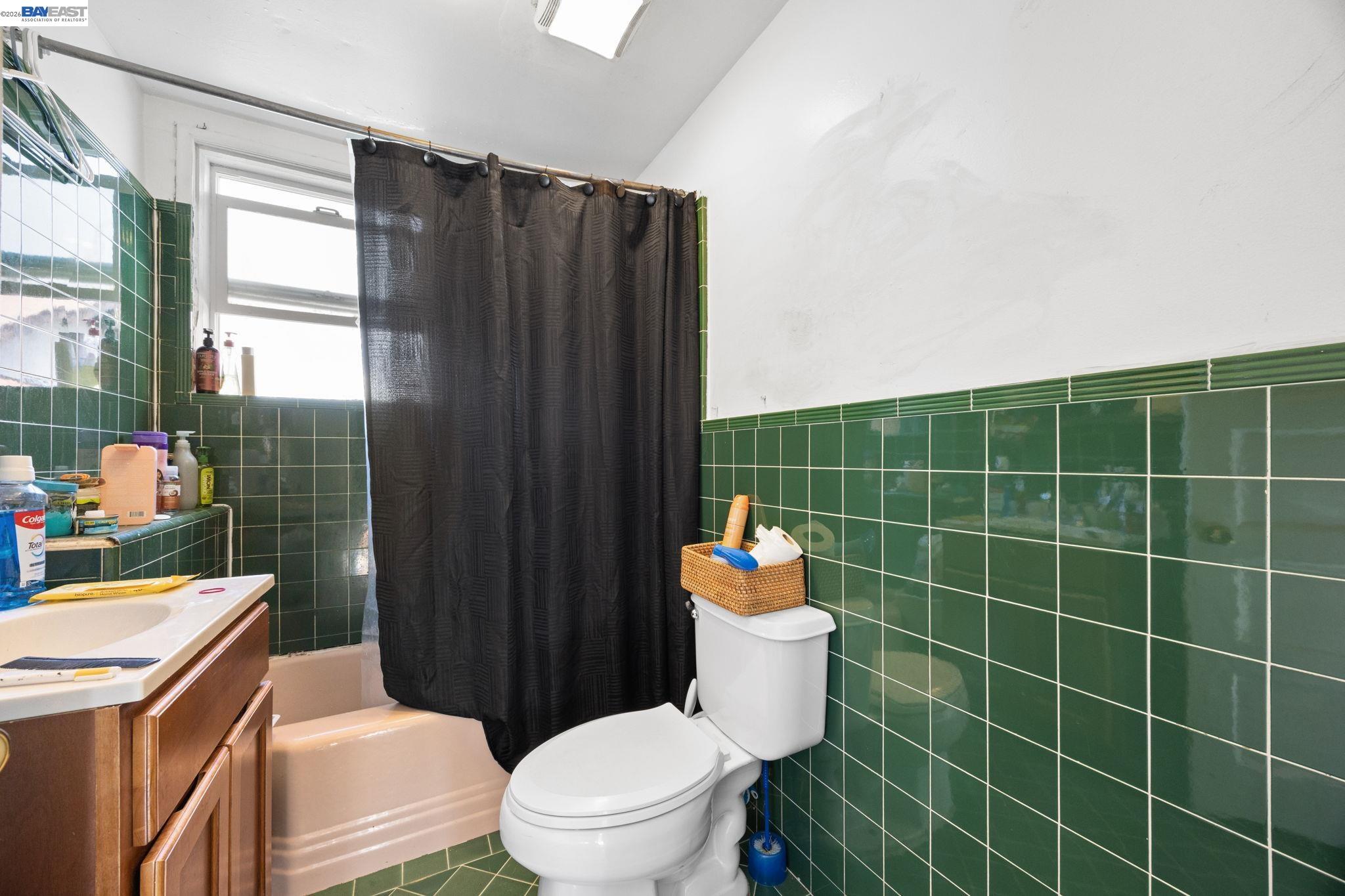 Detail Gallery Image 13 of 27 For 209 Dabner St, San Leandro,  CA 94577 - 8 Beds | 4 Baths