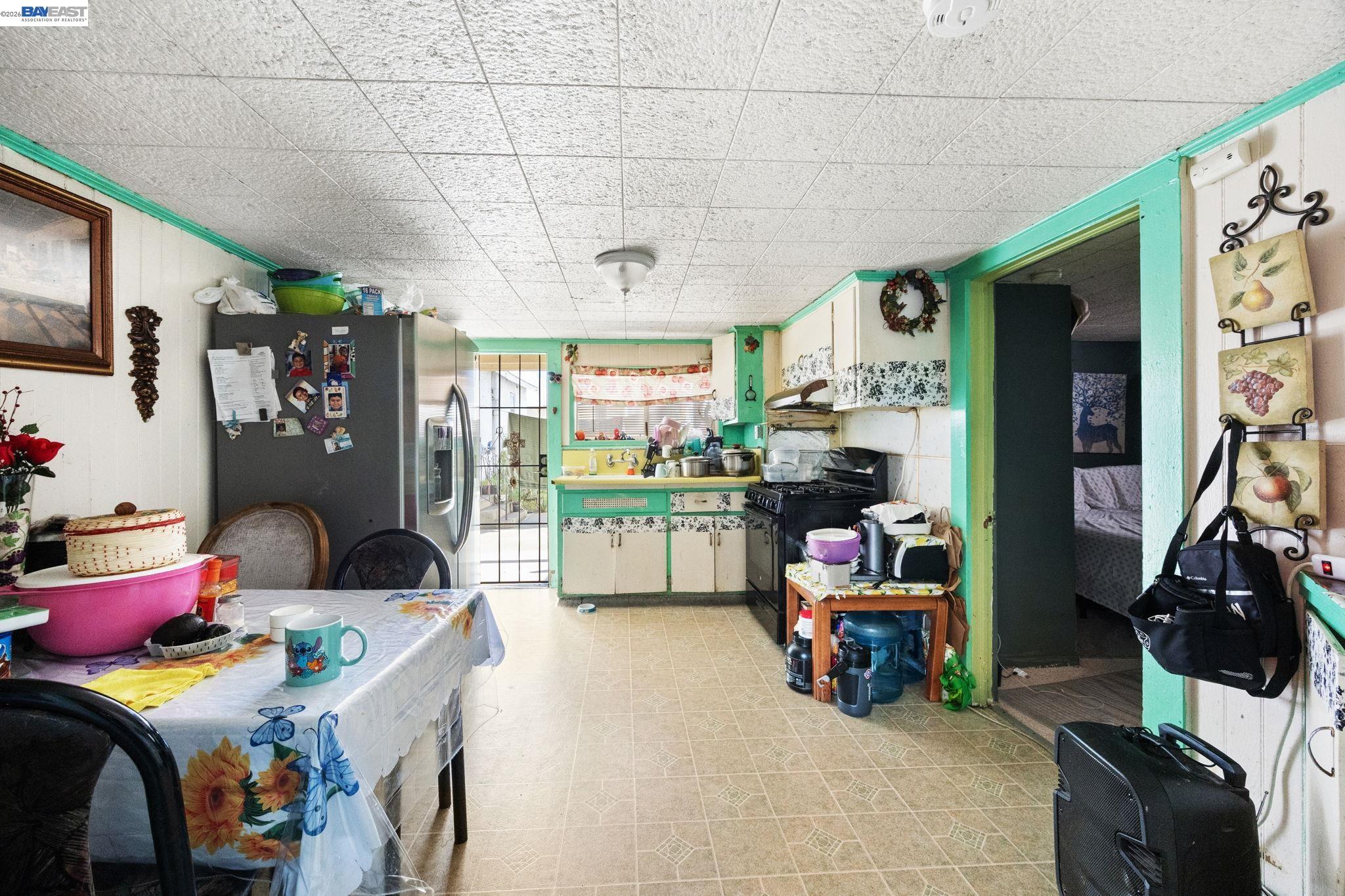 Detail Gallery Image 3 of 27 For 209 Dabner St, San Leandro,  CA 94577 - 8 Beds | 4 Baths