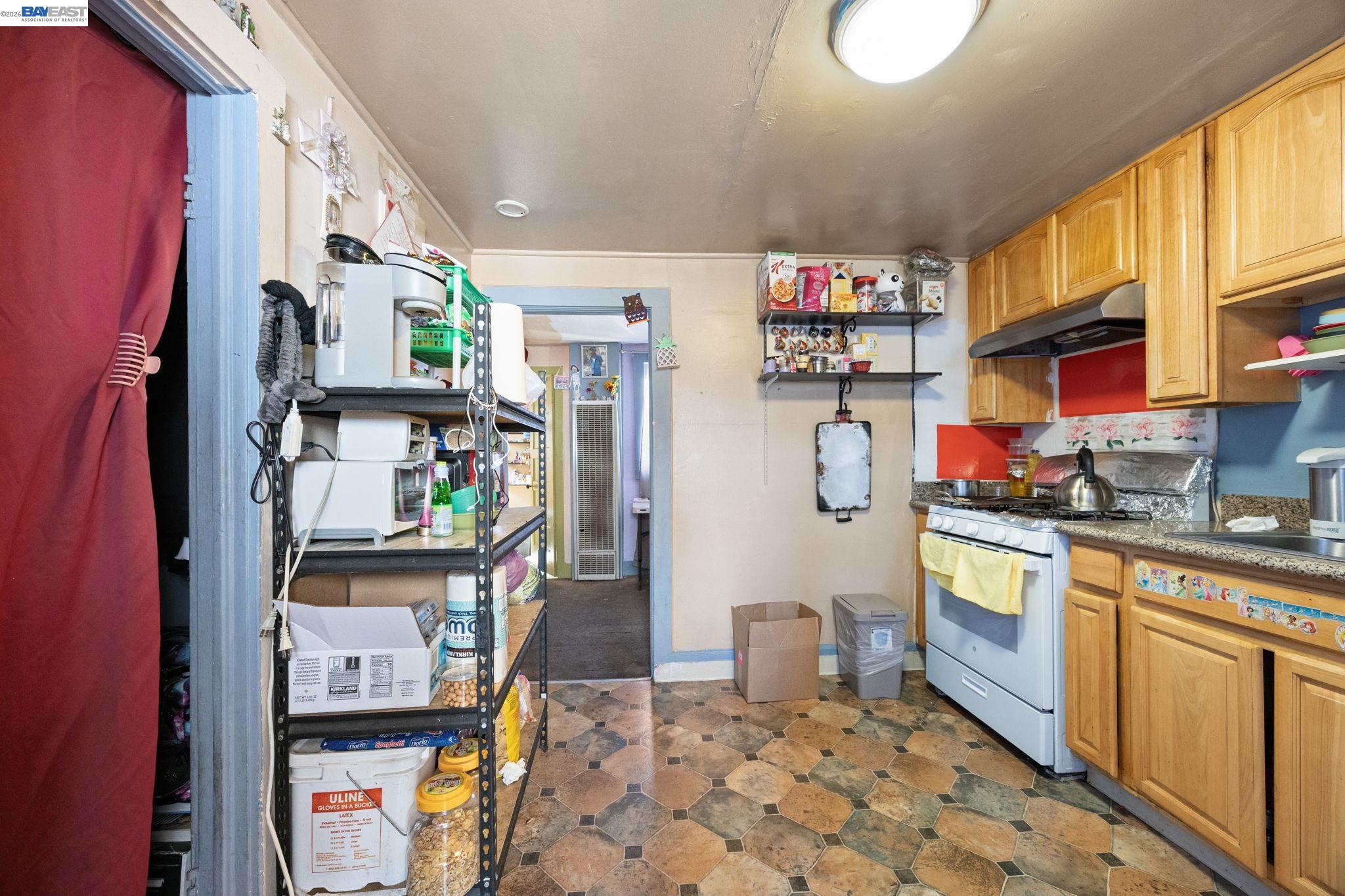 Detail Gallery Image 9 of 27 For 209 Dabner St, San Leandro,  CA 94577 - 8 Beds | 4 Baths