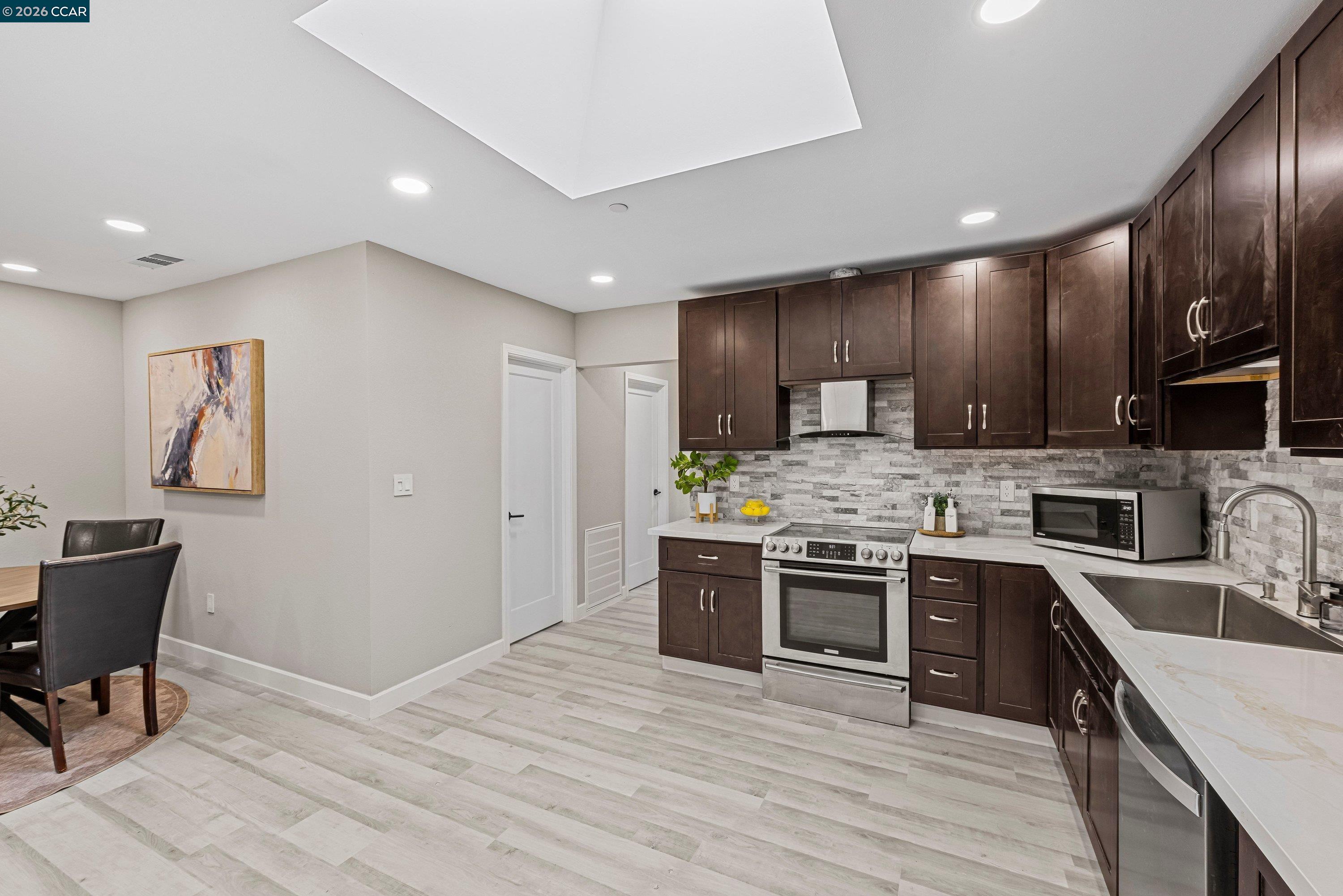 Detail Gallery Image 13 of 48 For 390 Guttenberg St, Daly City,  CA 94014 - 3 Beds | 2 Baths