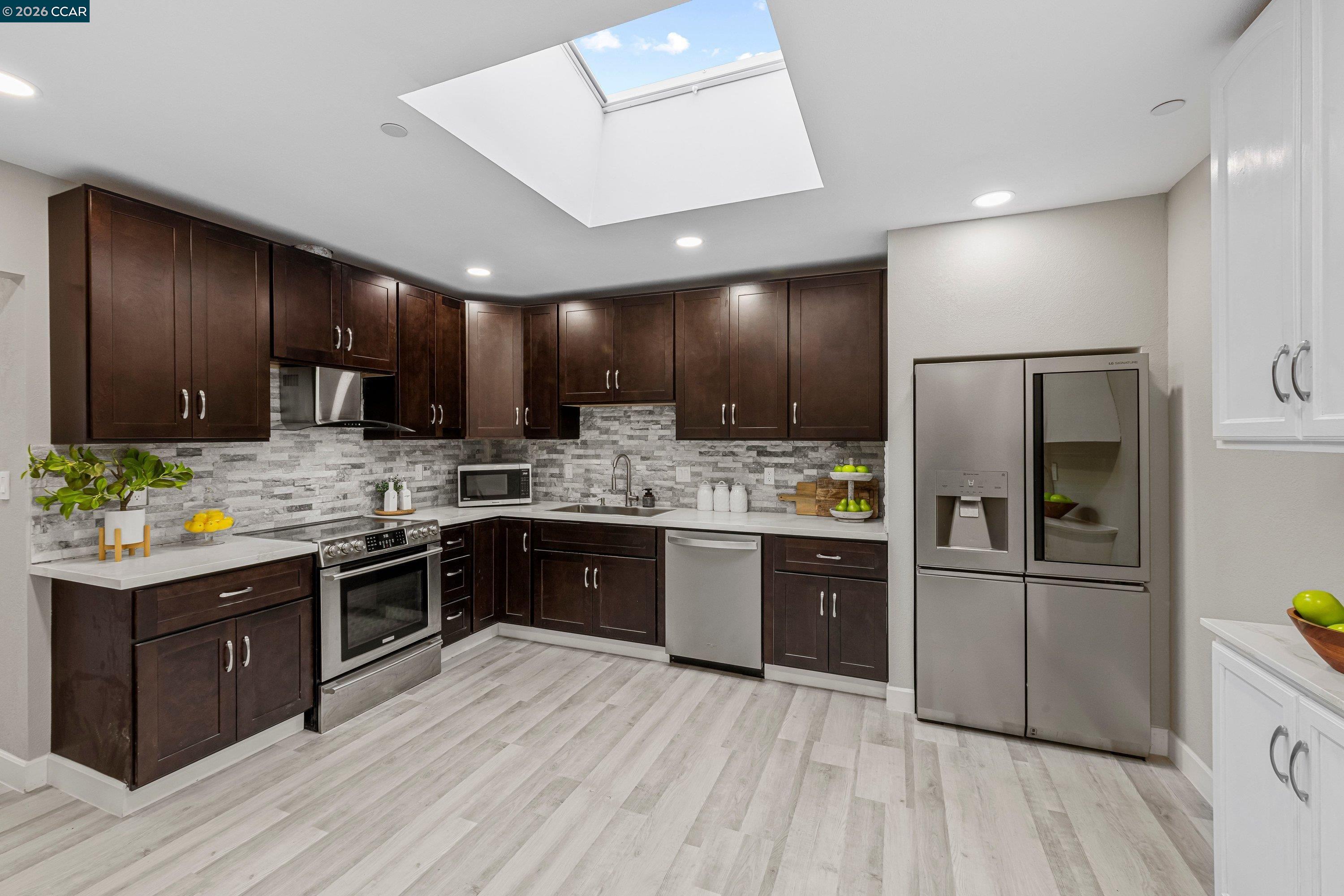 Detail Gallery Image 14 of 48 For 390 Guttenberg St, Daly City,  CA 94014 - 3 Beds | 2 Baths